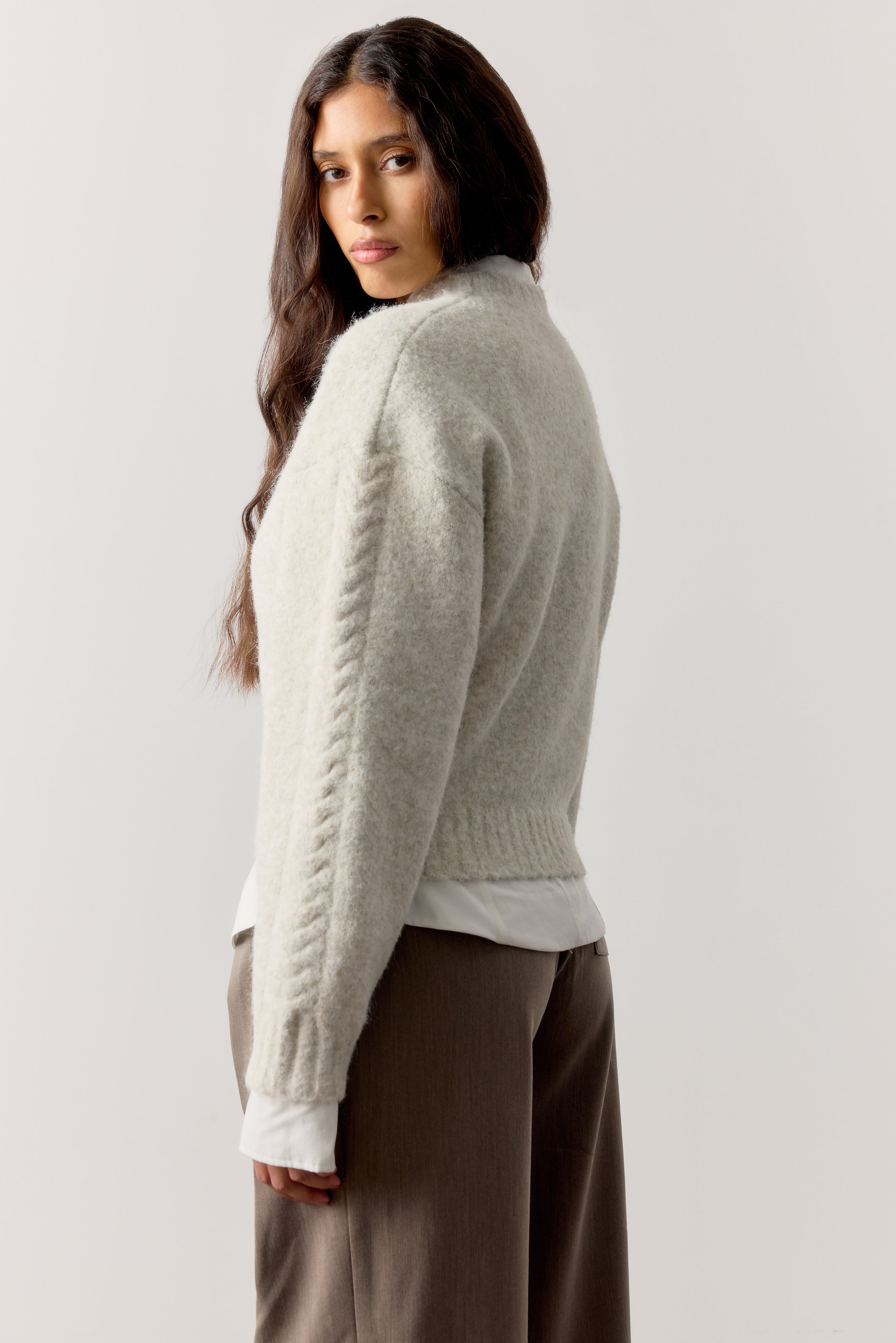 CONTRAST EMBLEM KNIT CREW - BEIGE