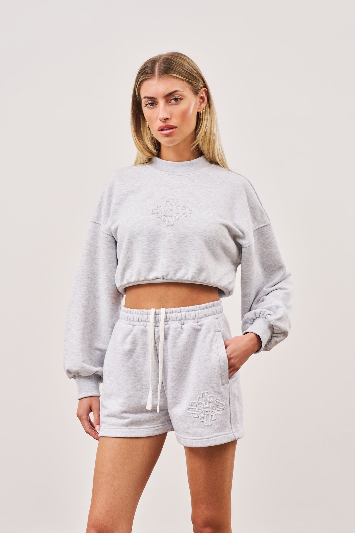 EMBLEM CROP RUCHED SWEATSHIRT - GREY MARL