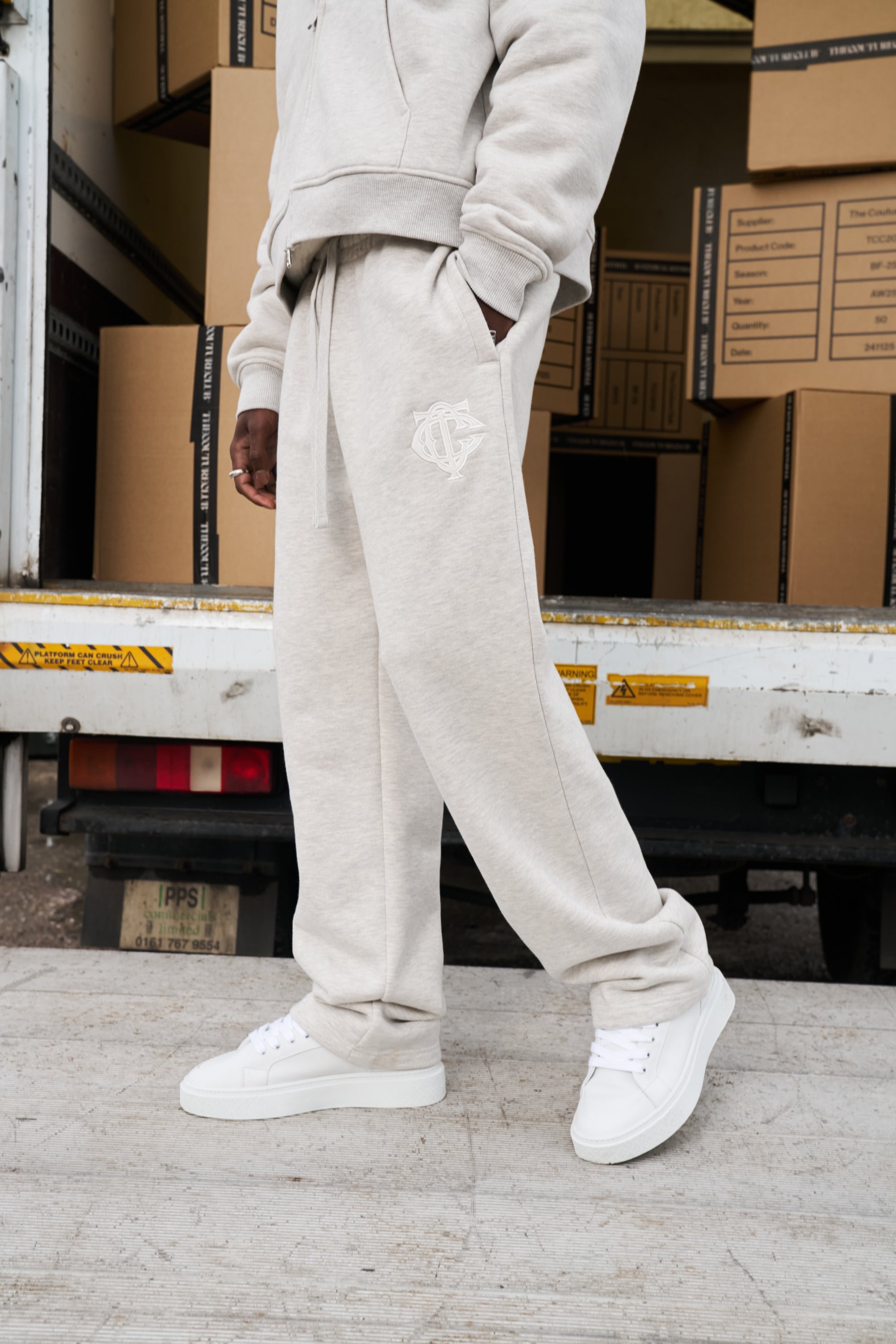 HEAVYWEIGHT MONOGRAM APPLIQUE EMBLEM JOGGERS - GREY MARL