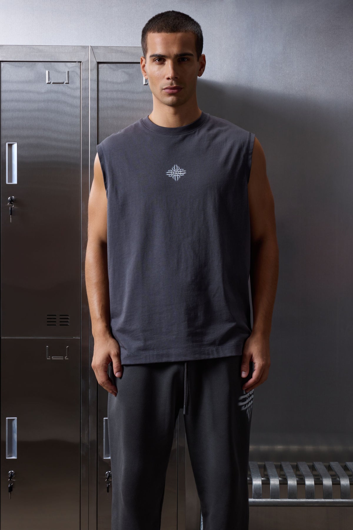 LUXURY IN MOTION EMBLEM VEST - CHARCOAL