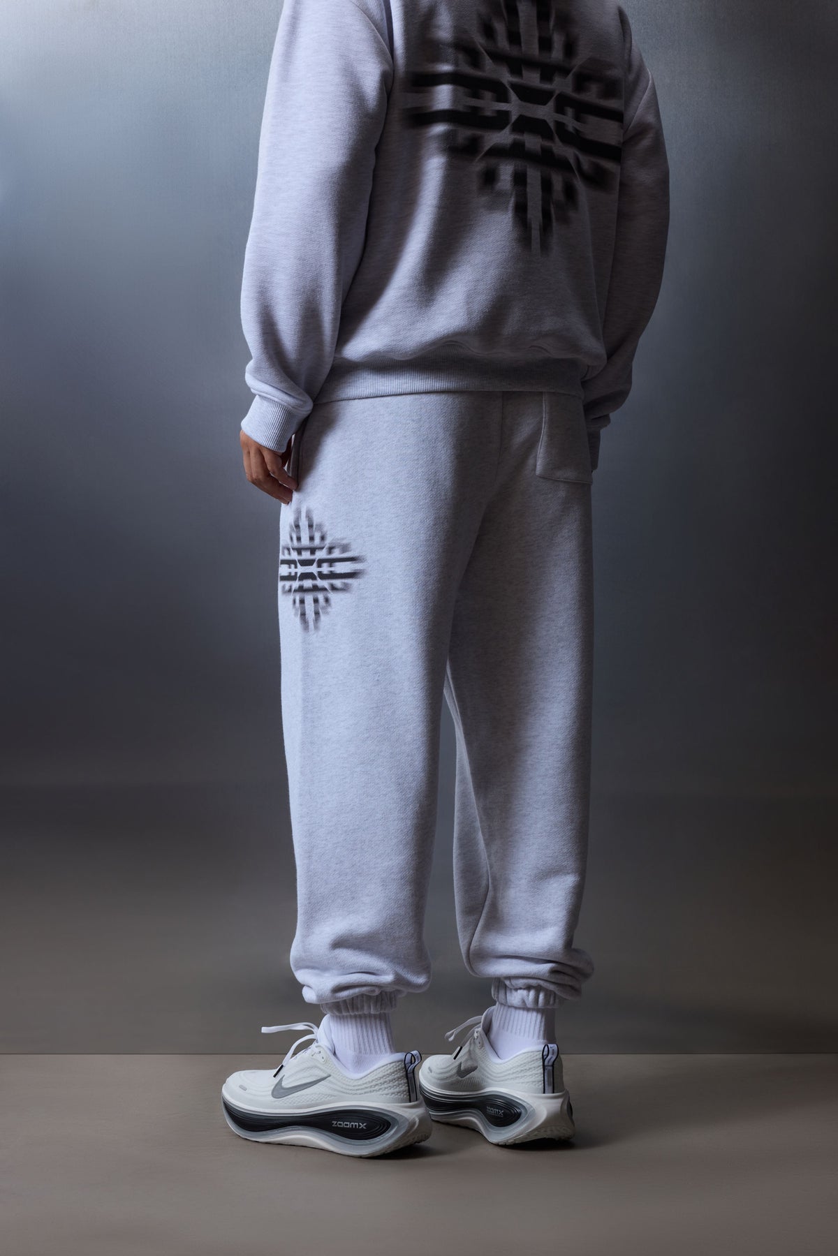 LUXURY IN MOTION JOGGERS - GREY MARL