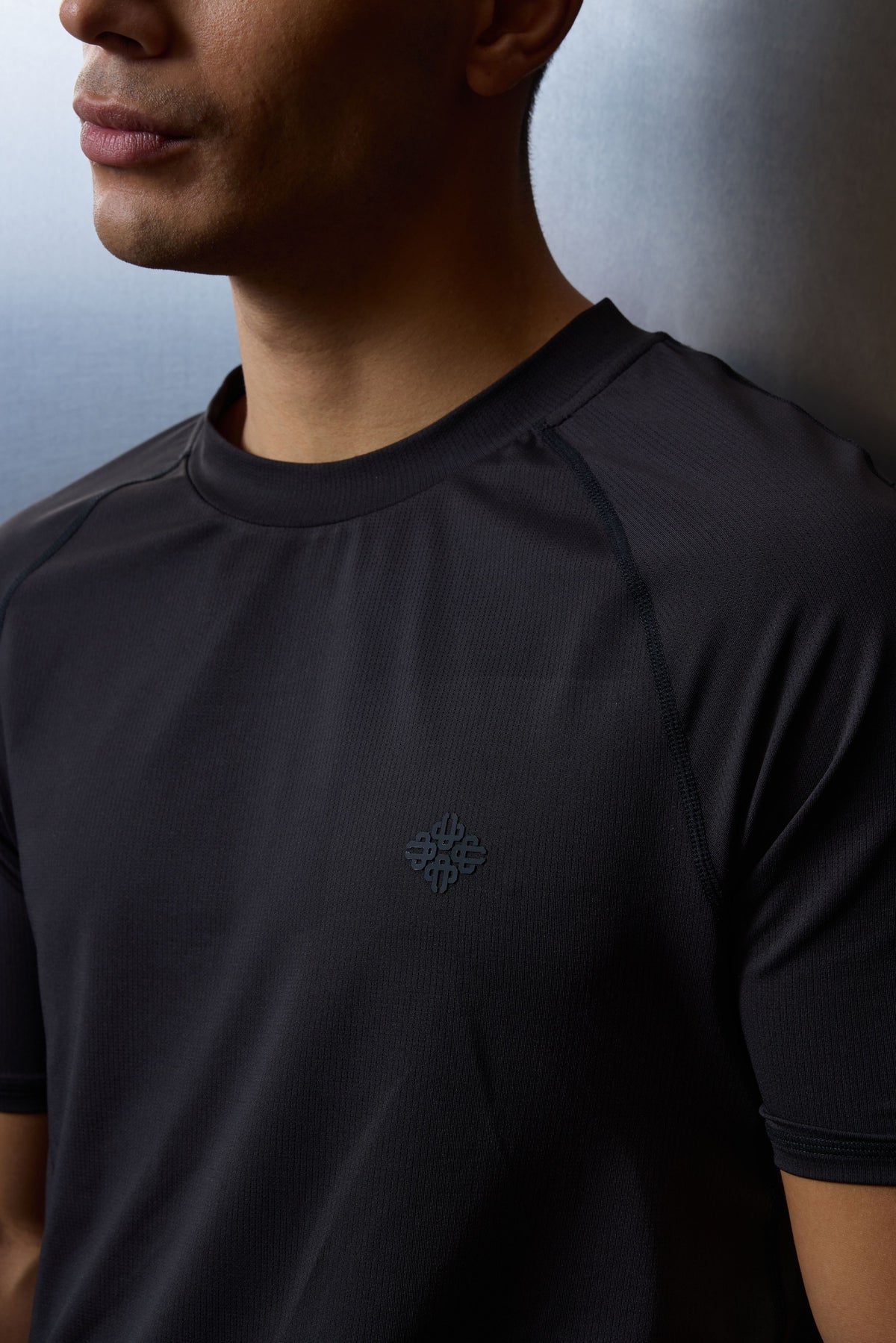 Men's Short Sleeved Training Top in Black – close-up of the neckline and shoulder