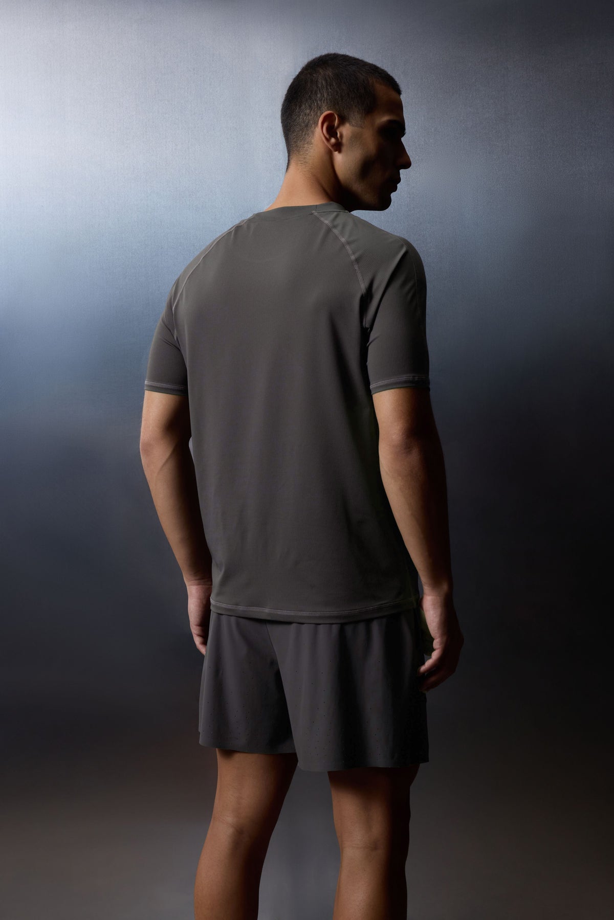 Men's Short Sleeve Training Top in Charcoal – model back view