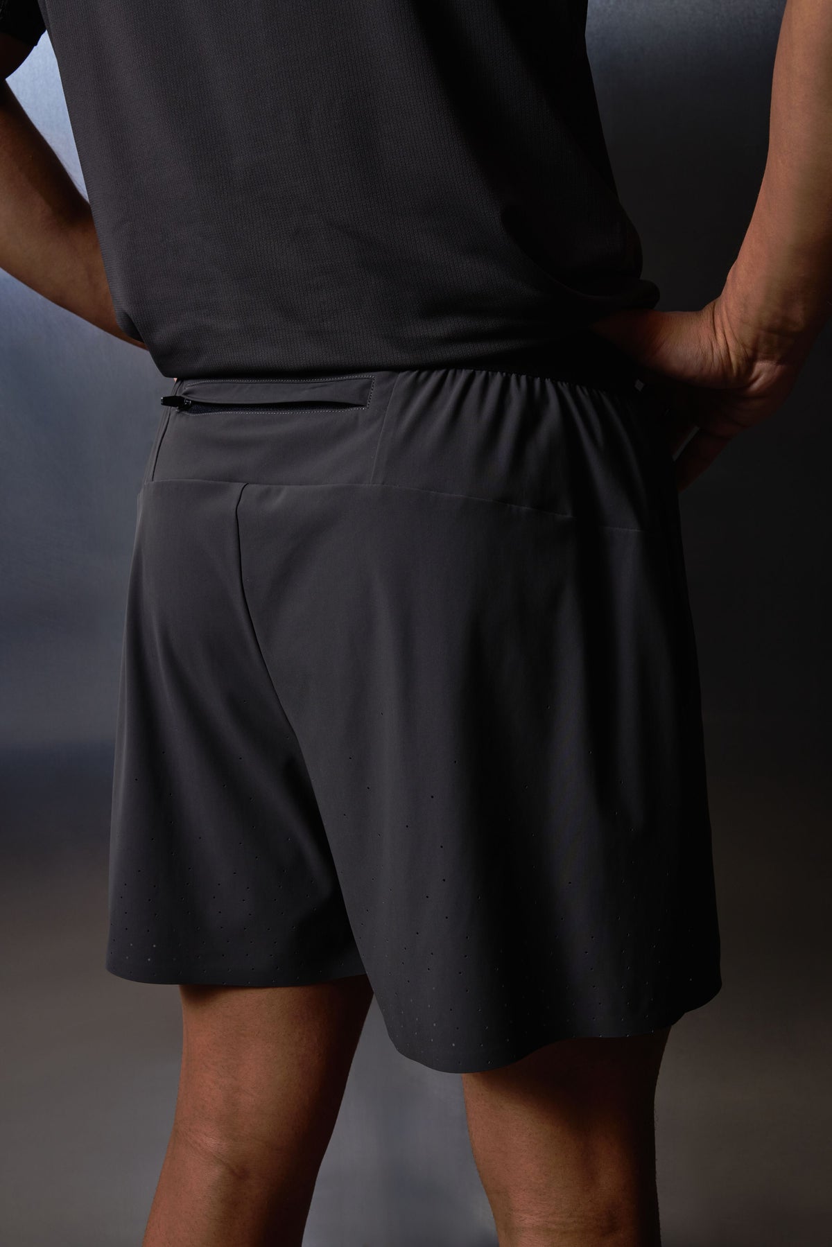 TRAINING SHORT - CHARCOAL