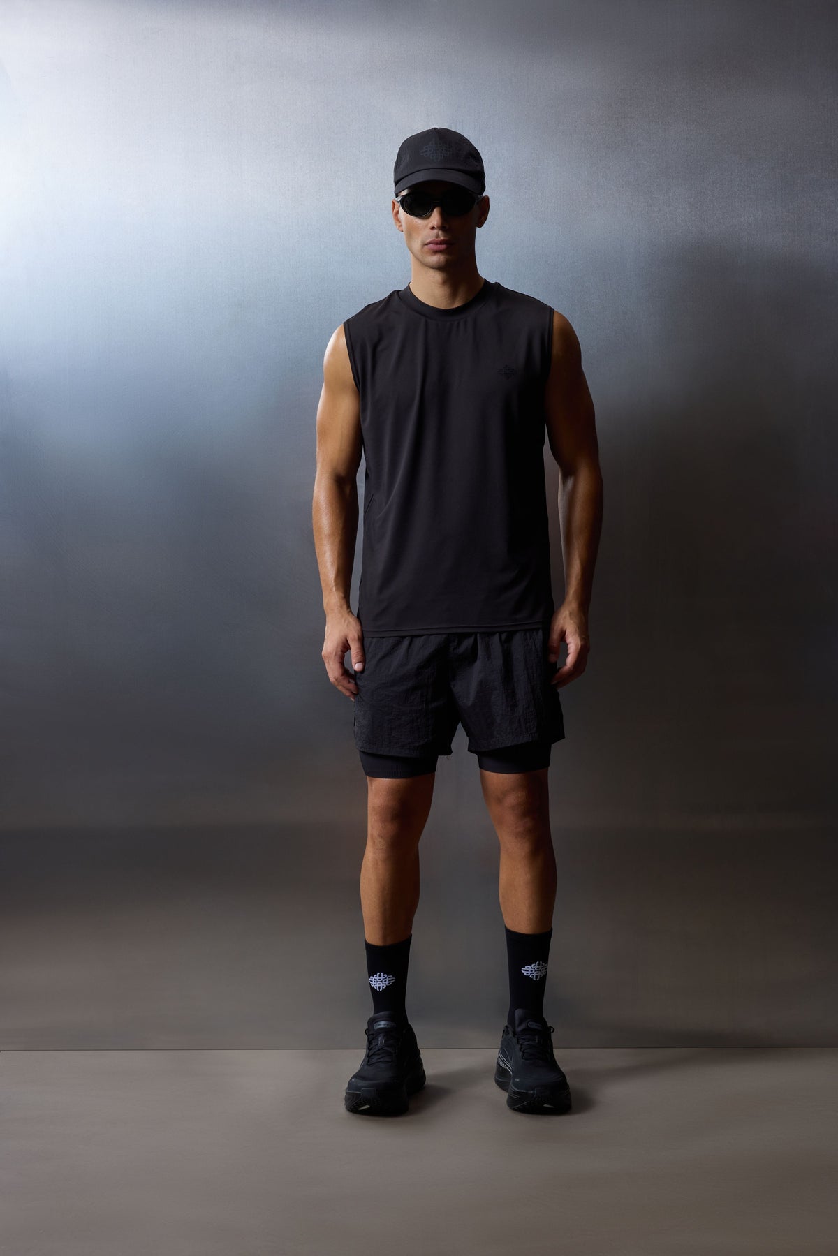 SLEEVELESS TRAINING VEST - BLACK