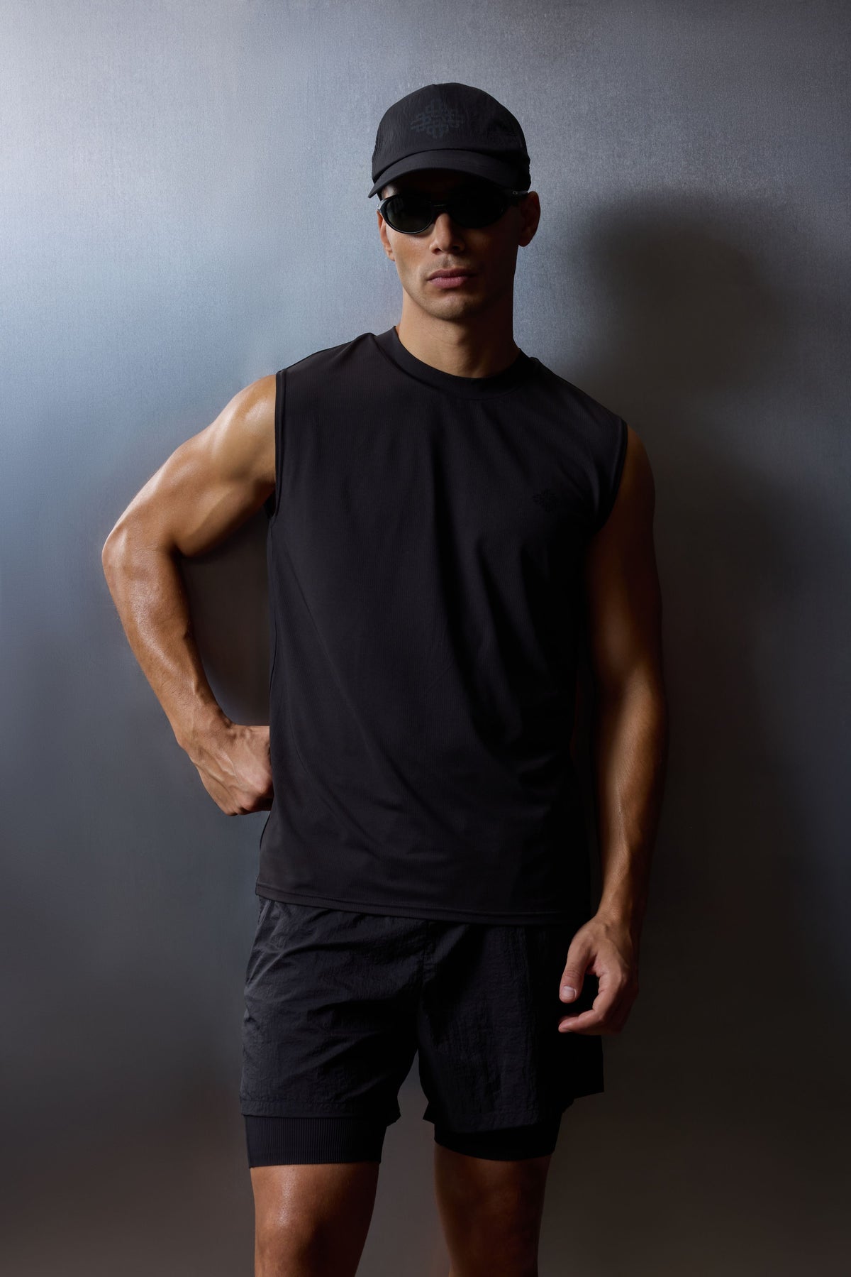 SLEEVELESS TRAINING VEST - BLACK