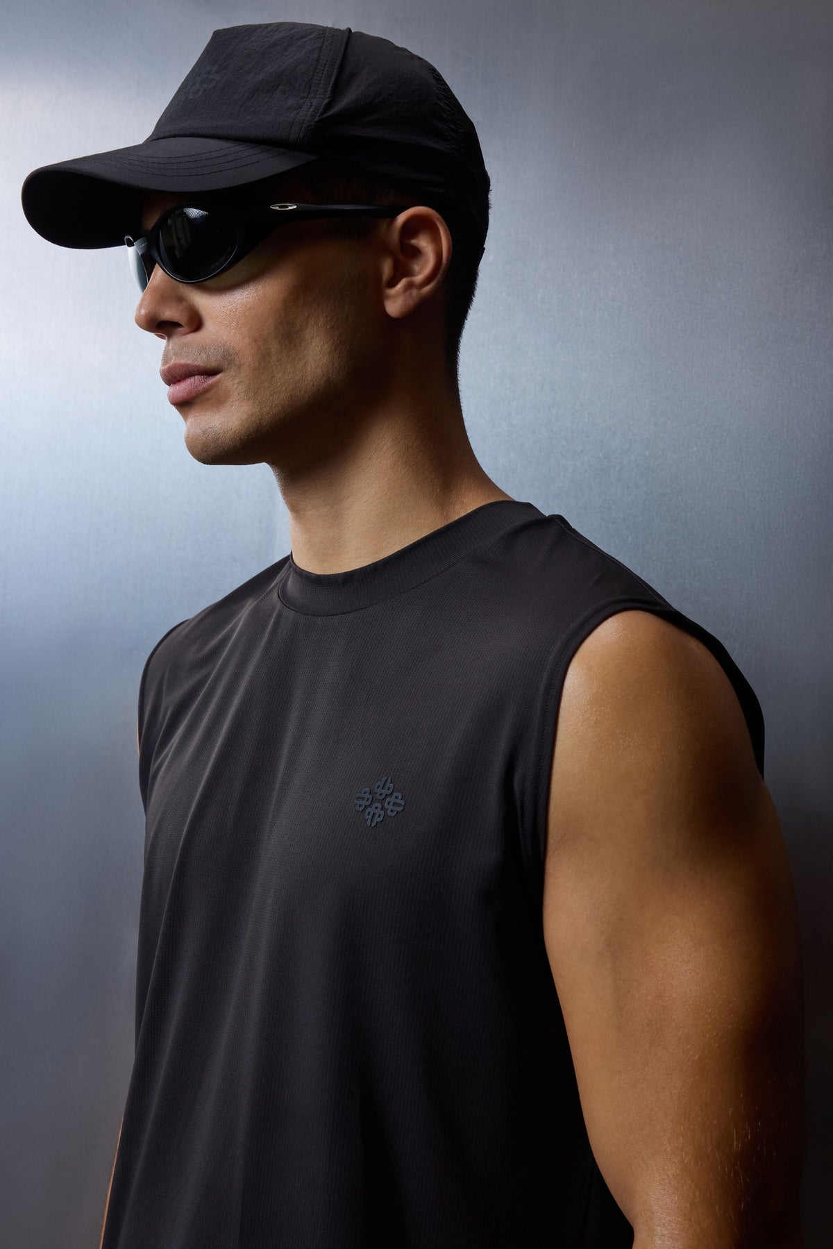 SLEEVELESS TRAINING VEST - BLACK