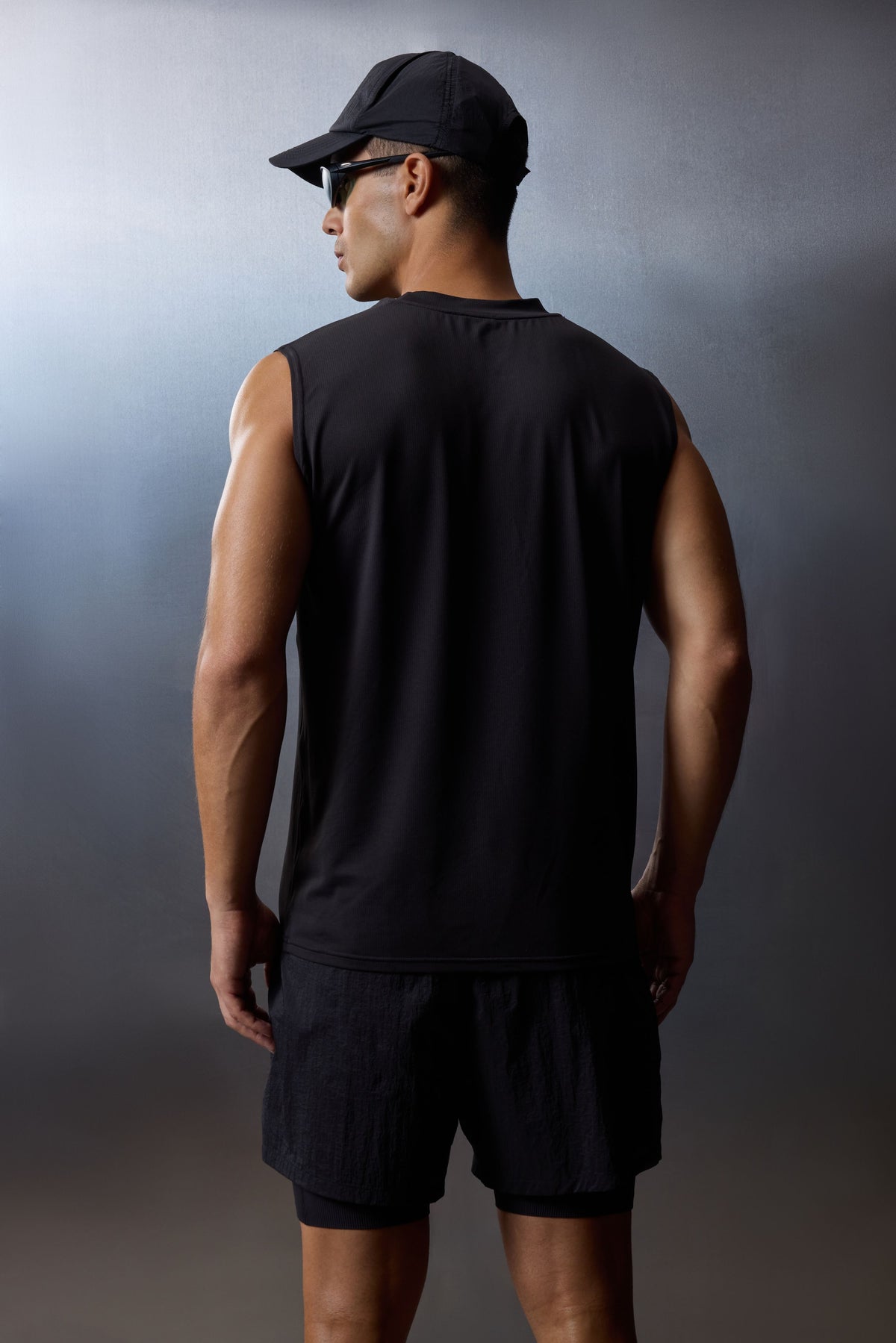 SLEEVELESS TRAINING VEST - BLACK