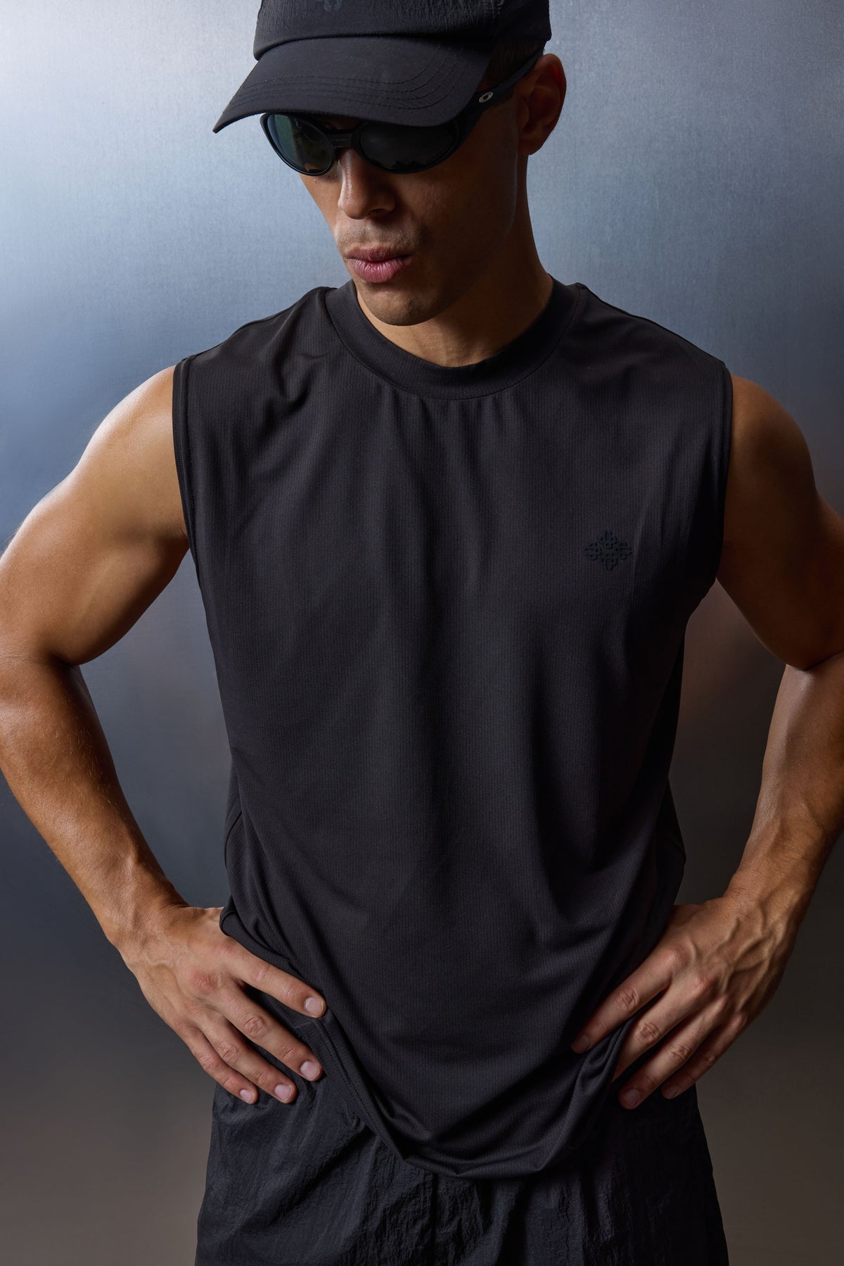 SLEEVELESS TRAINING VEST - BLACK