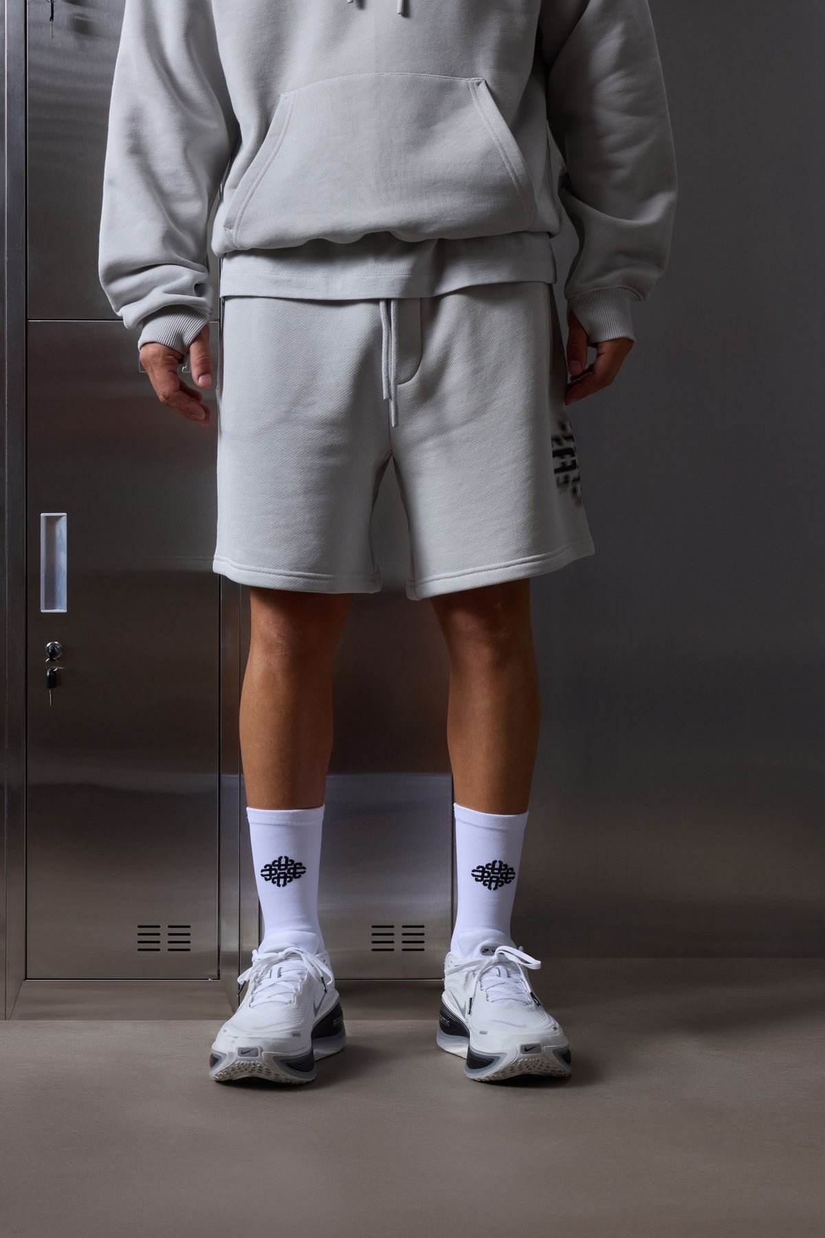 LUXURY IN MOTION SHORTS - SALT
