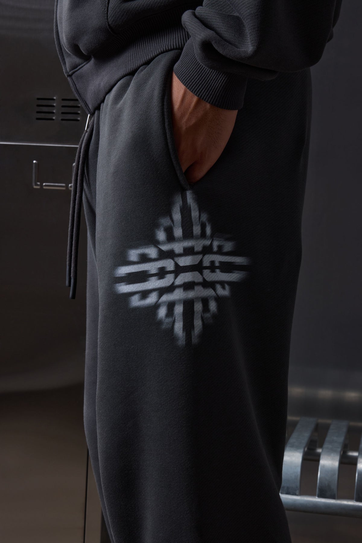 LUXURY IN MOTION JOGGERS - CHARCOAL