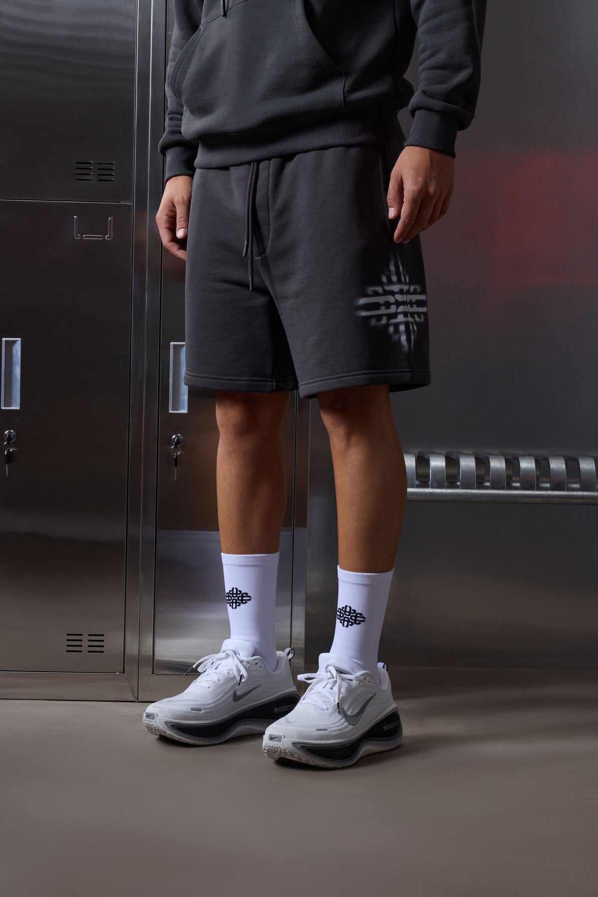 LUXURY IN MOTION SHORTS - CHARCOAL