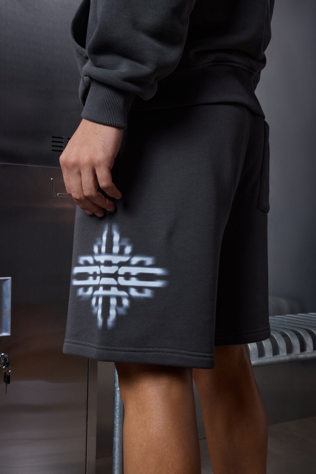 LUXURY IN MOTION SHORTS - CHARCOAL