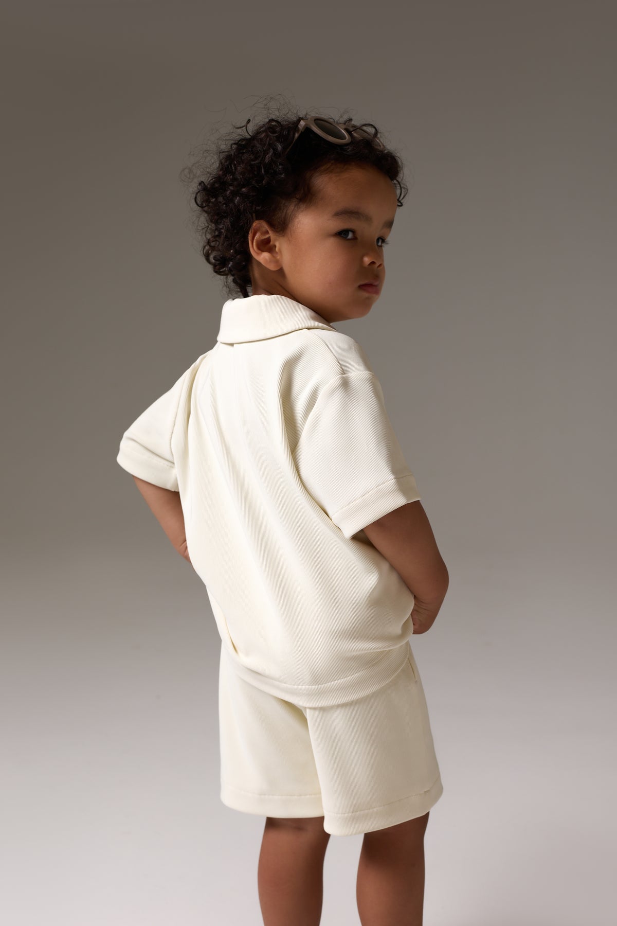 KIDS RIBBED SHORTS - STONE