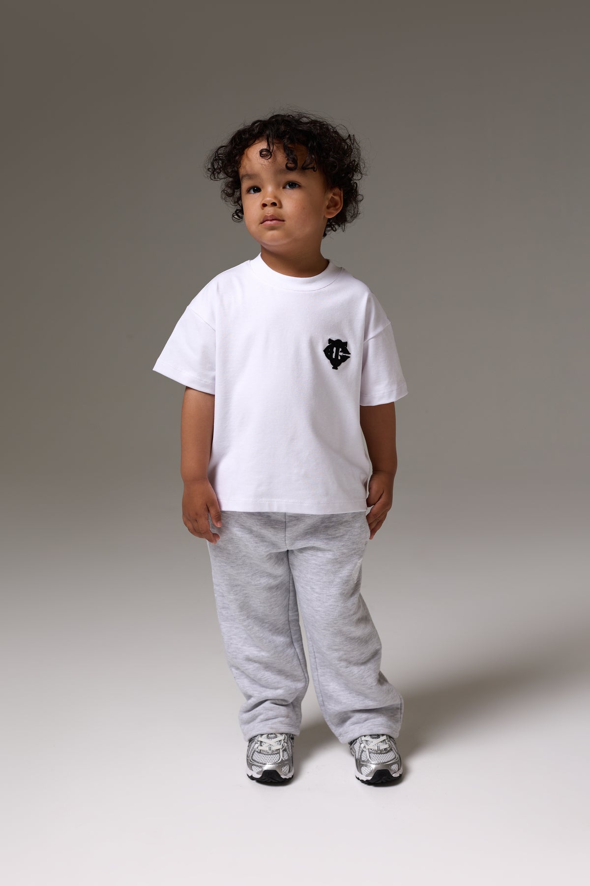 KIDS MONOGRAM EMBLEM APPLIQUE T-SHIRT - WHITE