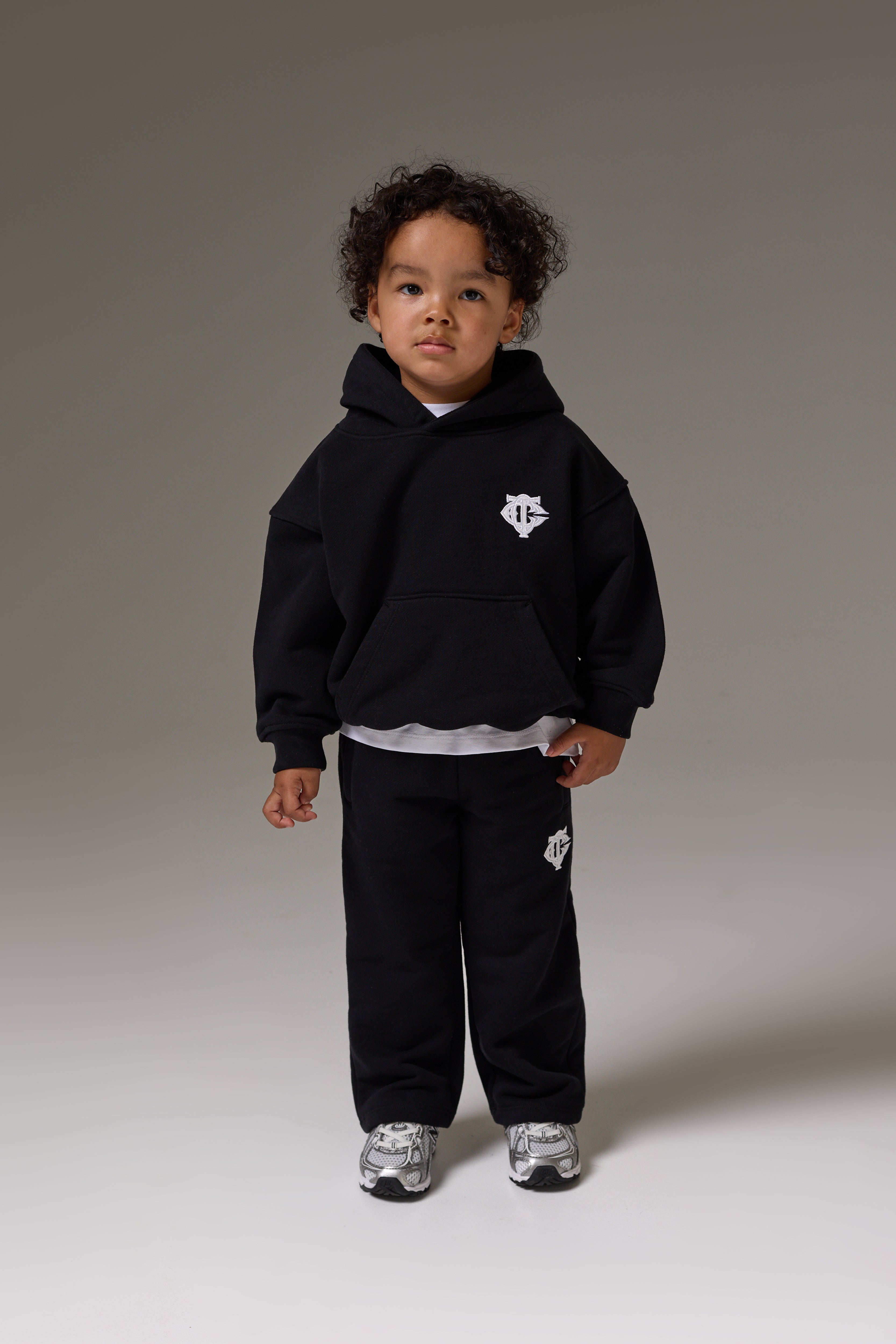 KIDS MONOGRAM EMBLEM APPLIQUE JOGGERS - BLACK