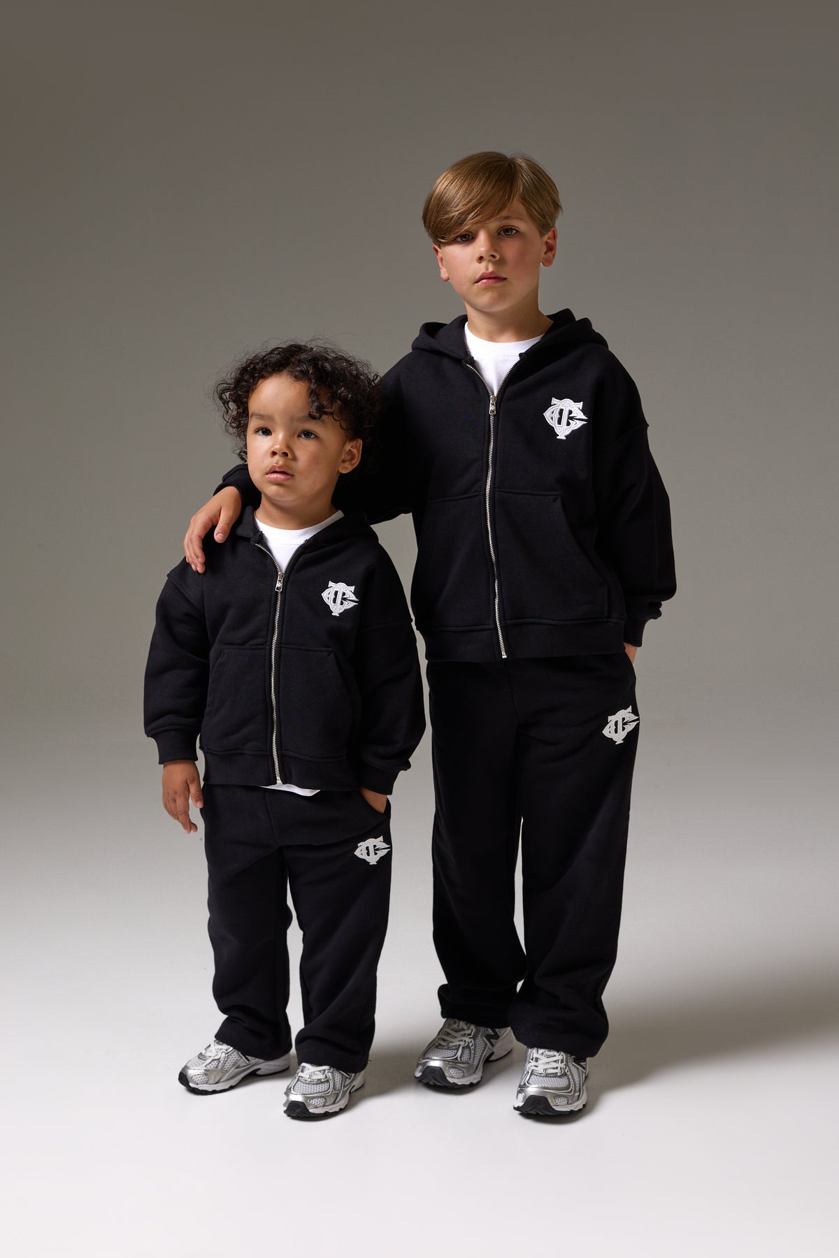 JUNIOR ZIP THROUGH EMBLEM APPLIQUE HOODIE - BLACK