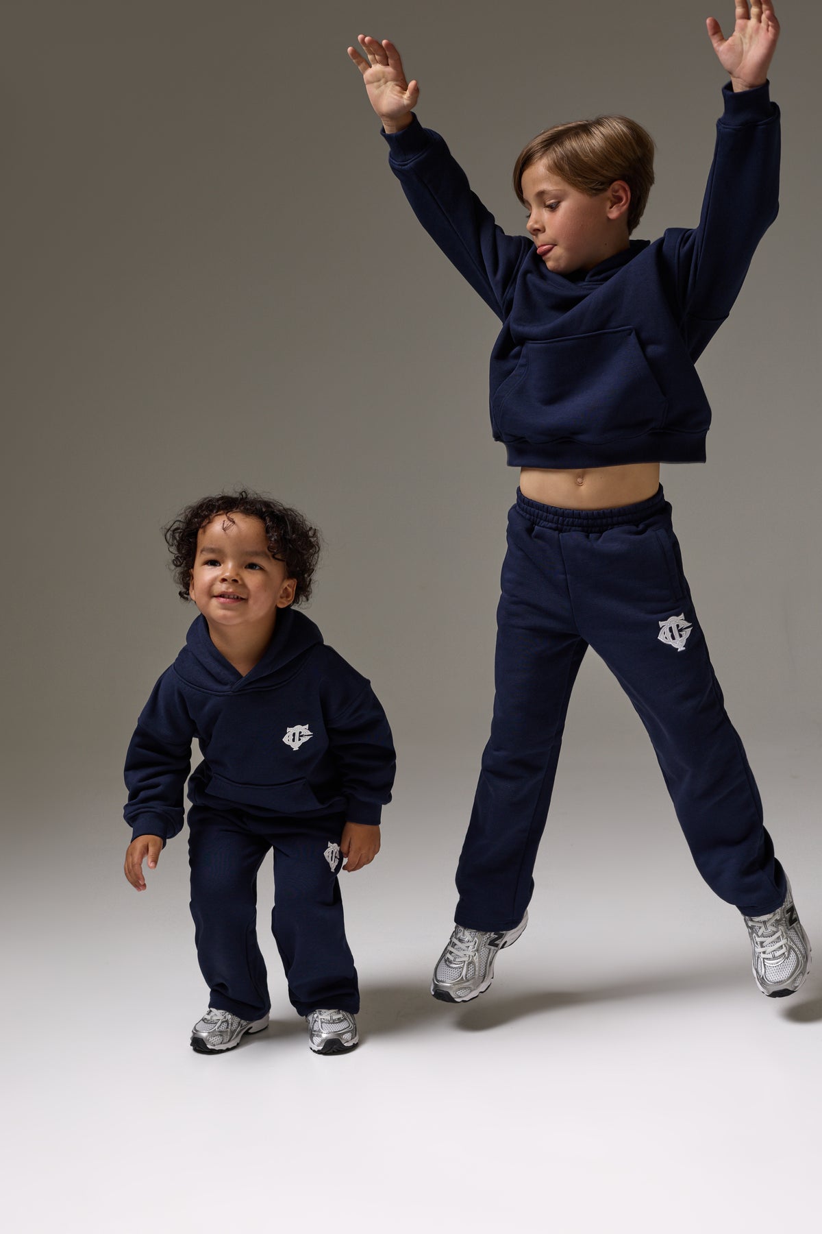 JUNIOR EMBLEM APPLIQUE HOODIE - NAVY