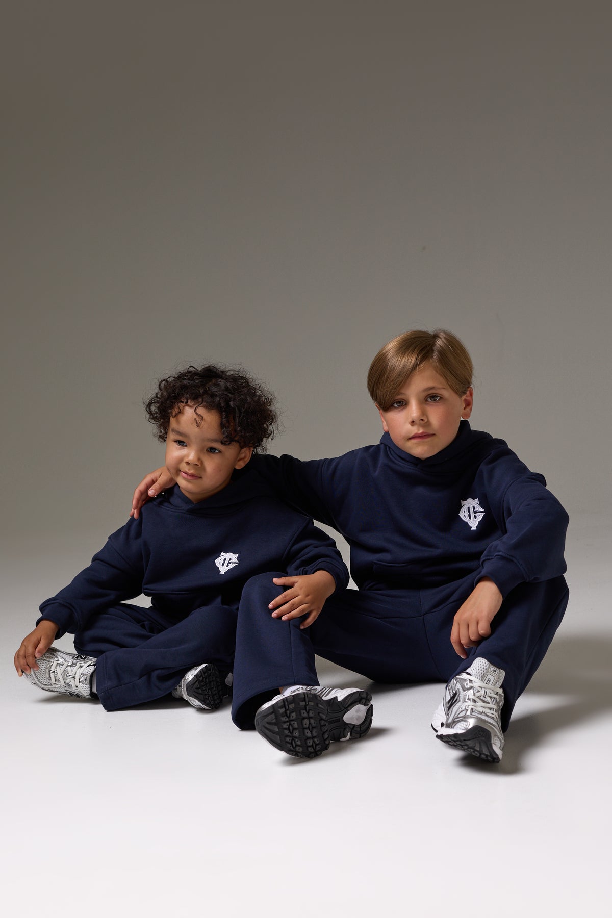 JUNIOR EMBLEM APPLIQUE HOODIE - NAVY