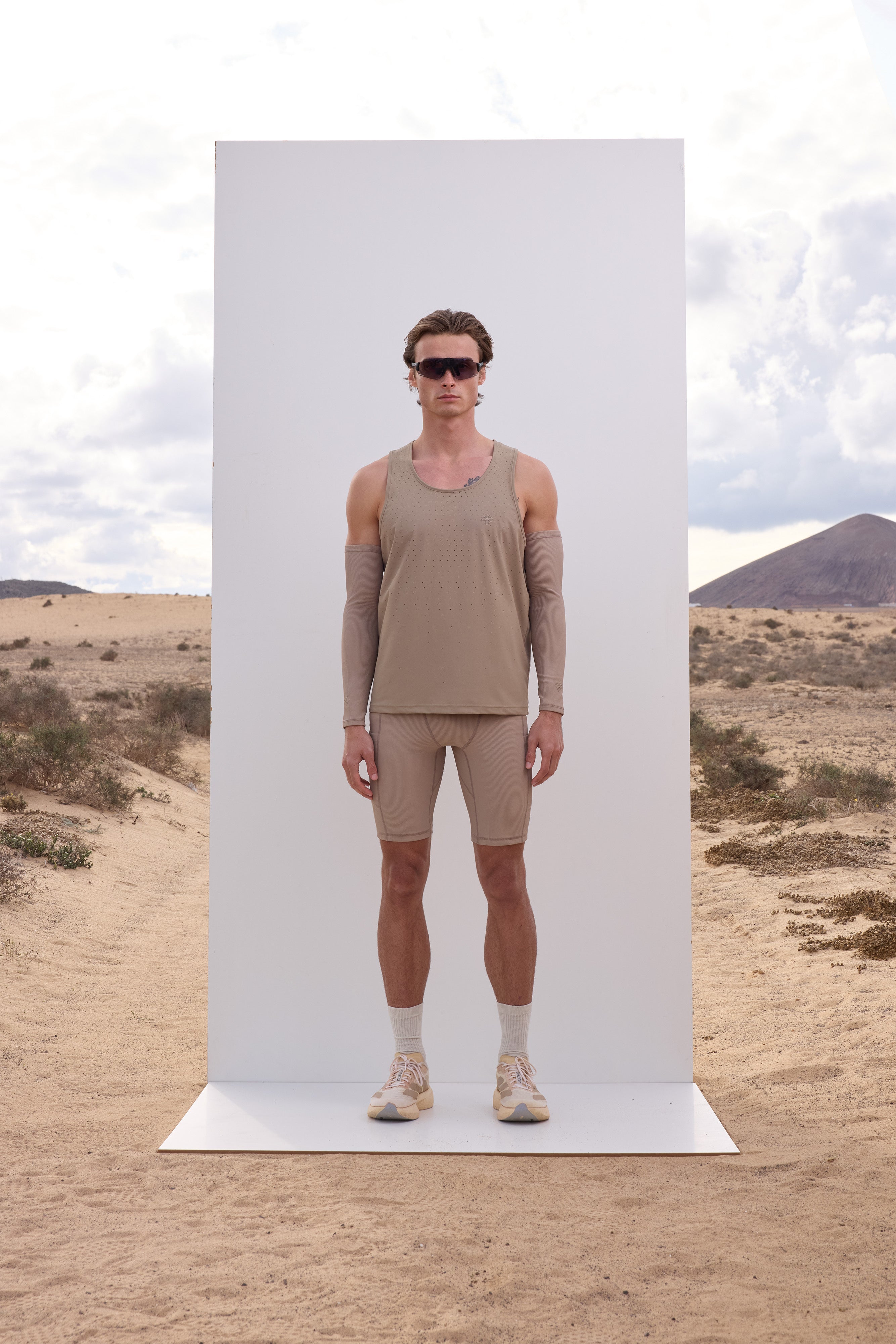 RUNNING VEST - SAND