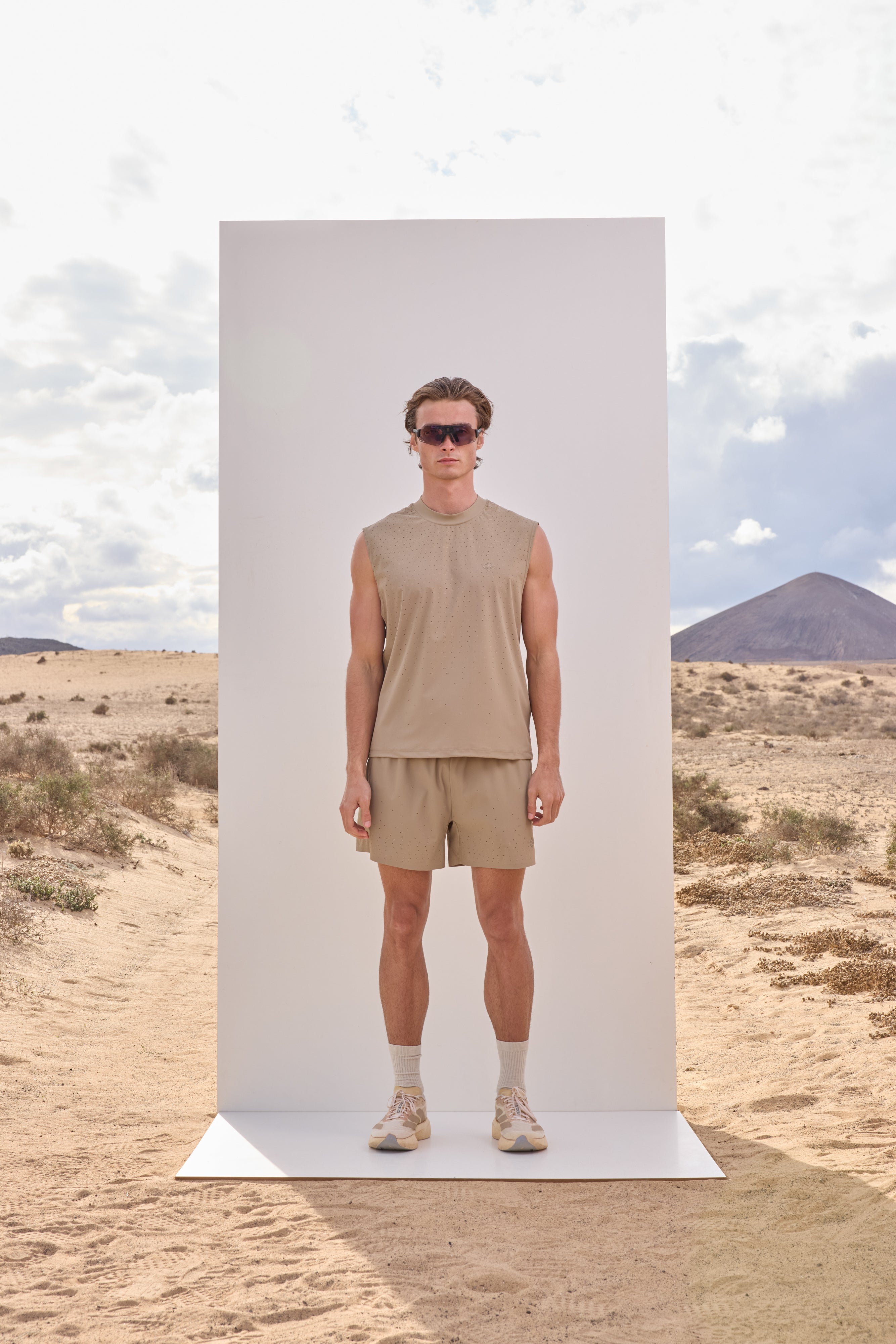 TRAINING VEST - SAND