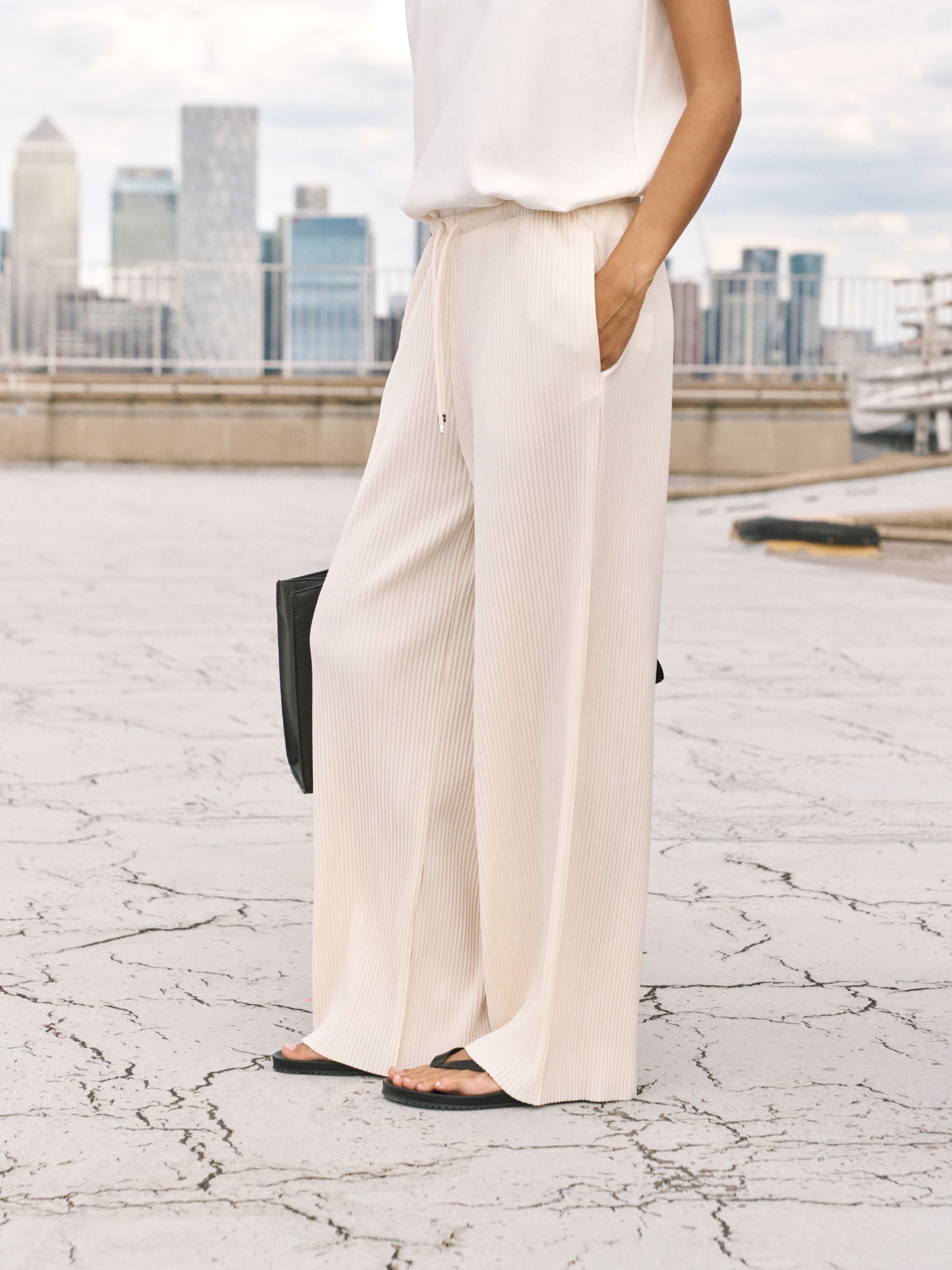 PLISSE TROUSERS - OFF WHITE