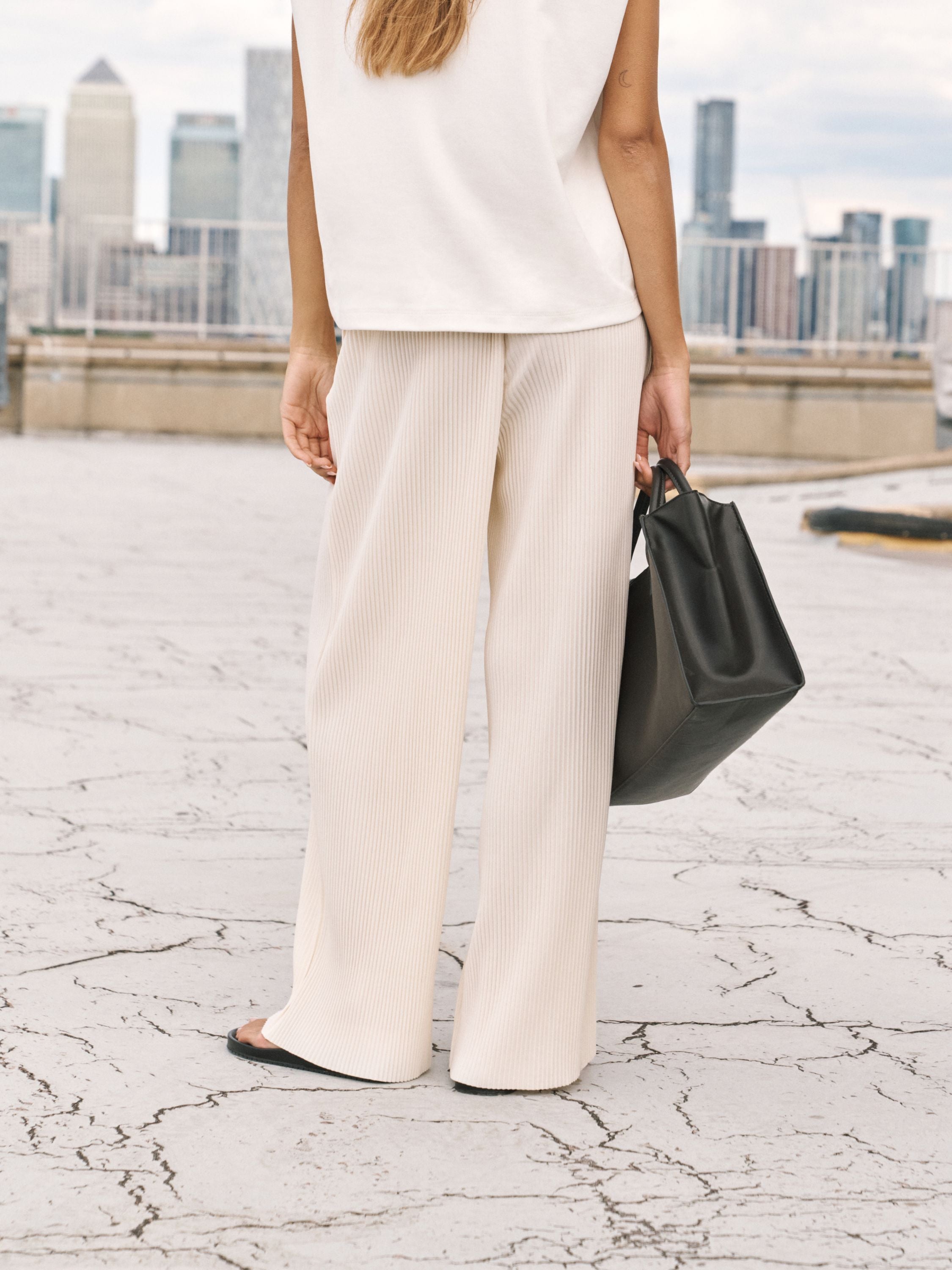 PLISSE TROUSERS - OFF WHITE