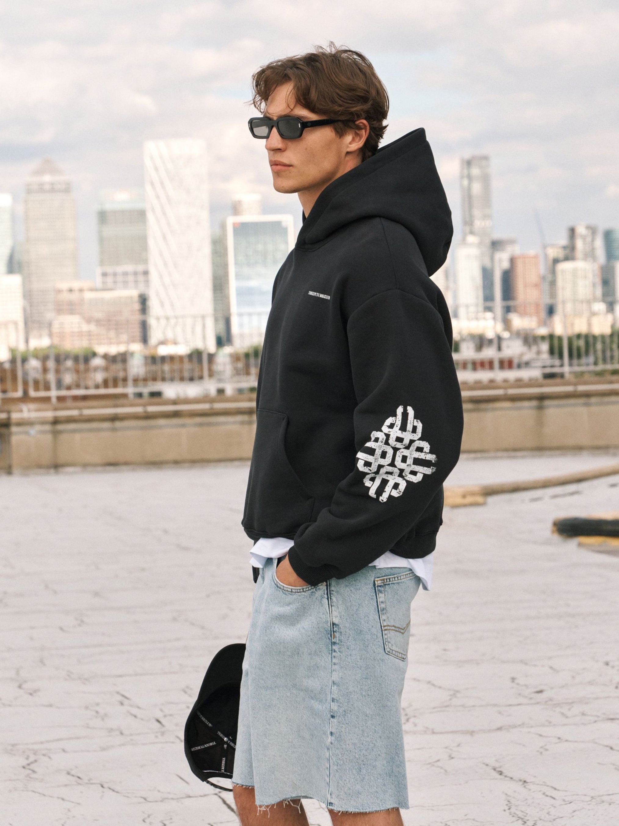 CRACKED EMBLEM SLEEVE PRINT HOODIE - BLACK