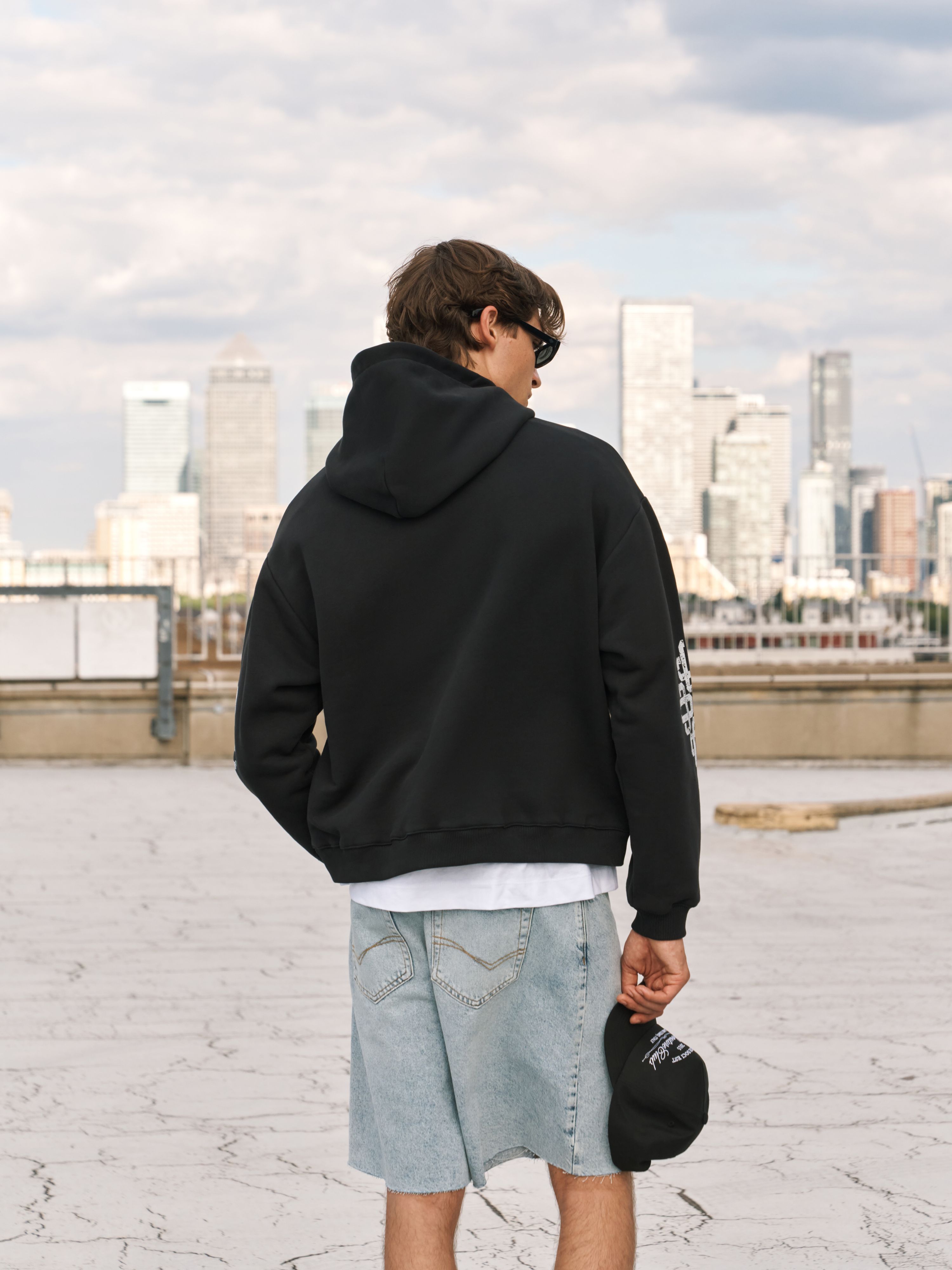 CRACKED EMBLEM SLEEVE PRINT HOODIE - BLACK
