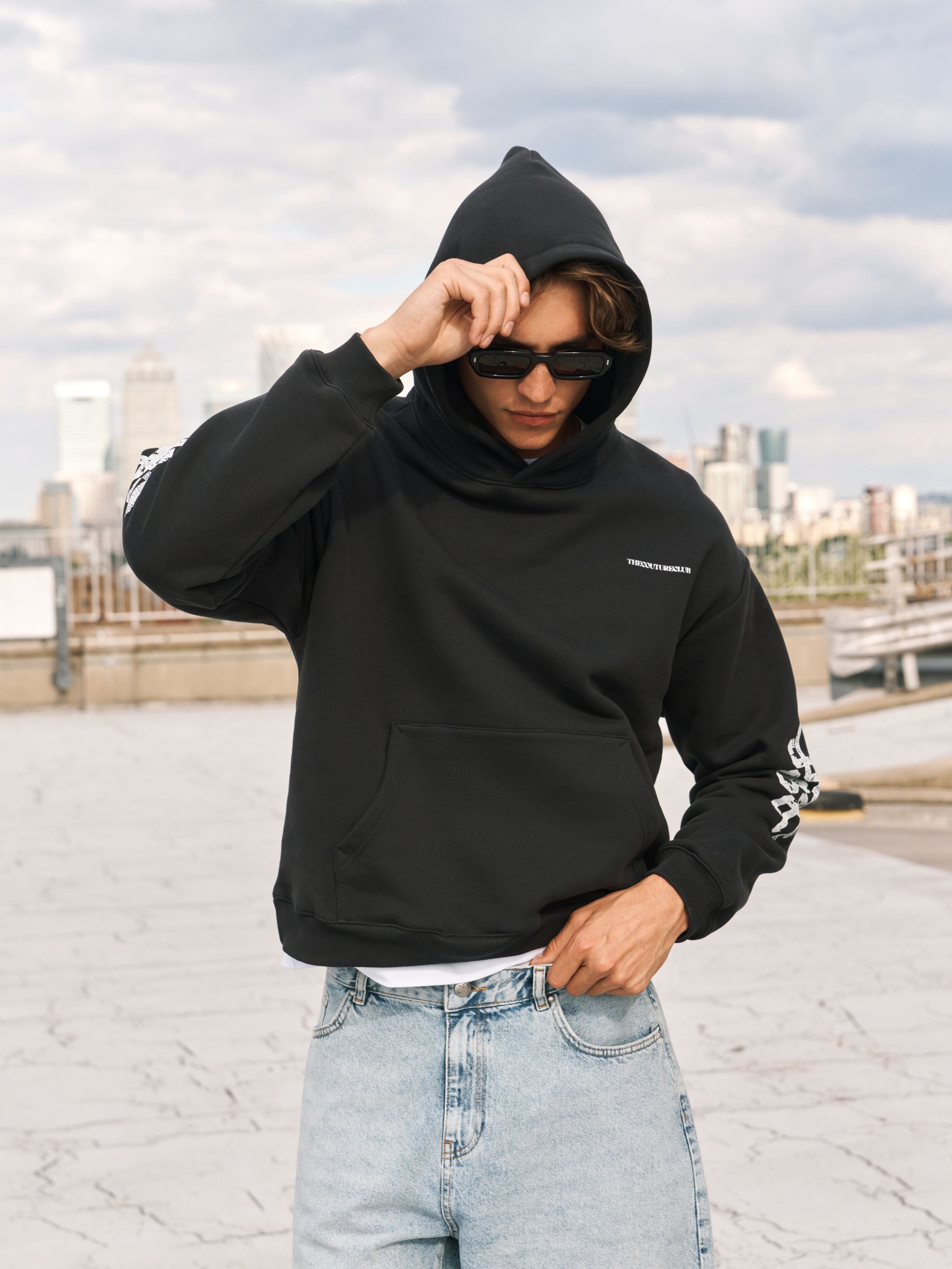 CRACKED EMBLEM SLEEVE PRINT HOODIE - BLACK