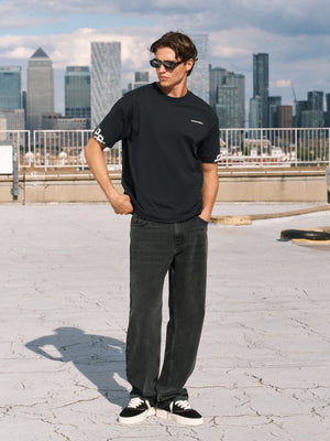 CRACKED EMBLEM SLEEVE PRINT T-SHIRT - BLACK WHITE