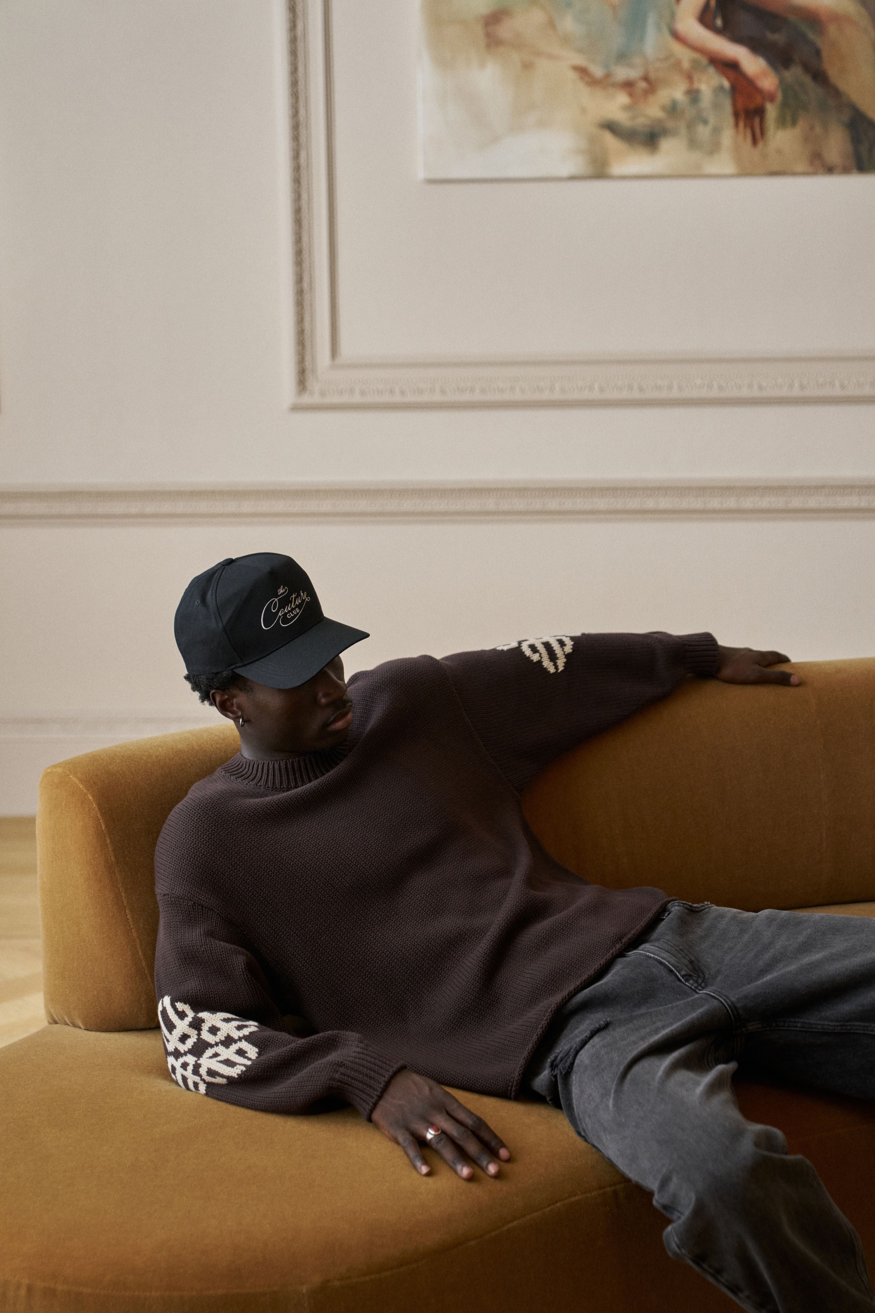 CHUNKY KNIT EMBLEM ELBOW JUMPER - BROWN