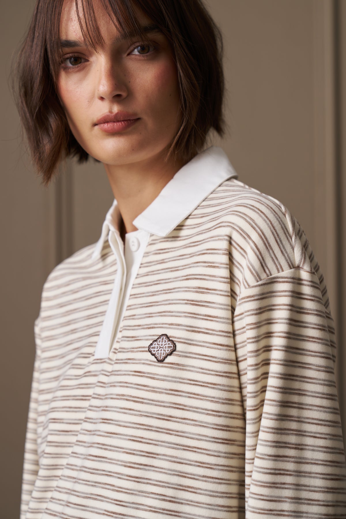 STRIPE LIGHTWEIGHT FLEECE POLO TOP - BEIGE