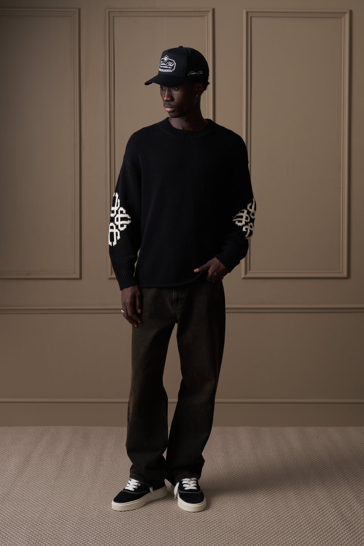 CHUNKY KNIT EMBLEM ELBOW JUMPER - BLACK