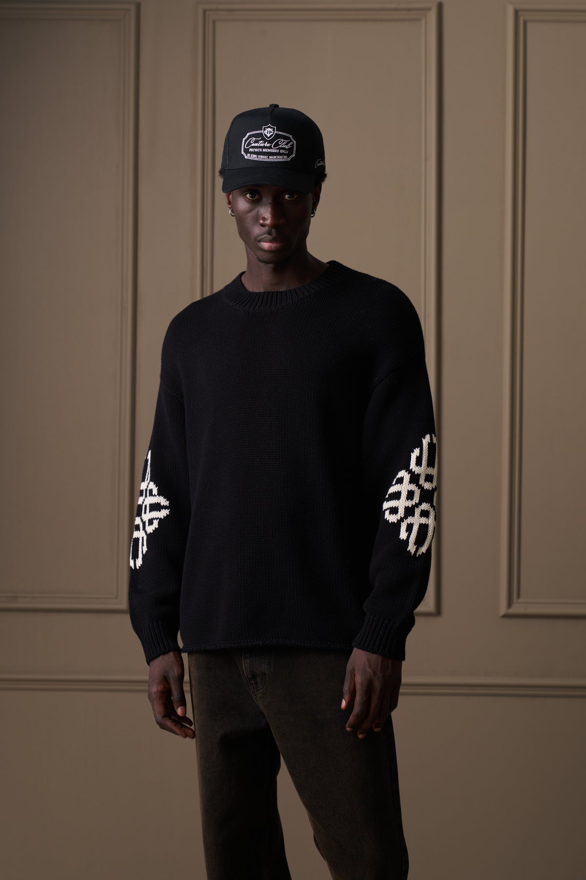 CHUNKY KNIT EMBLEM ELBOW JUMPER - BLACK