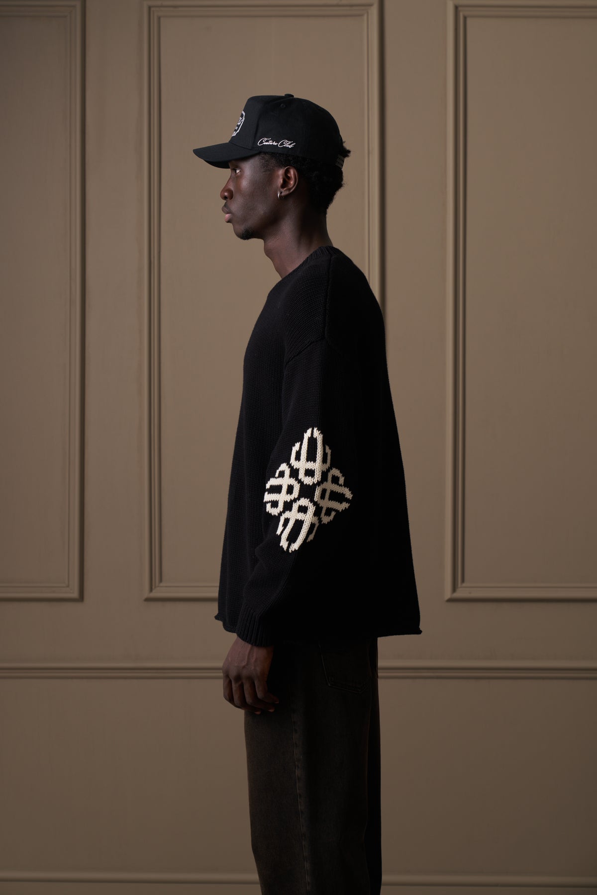 CHUNKY KNIT EMBLEM ELBOW JUMPER - BLACK