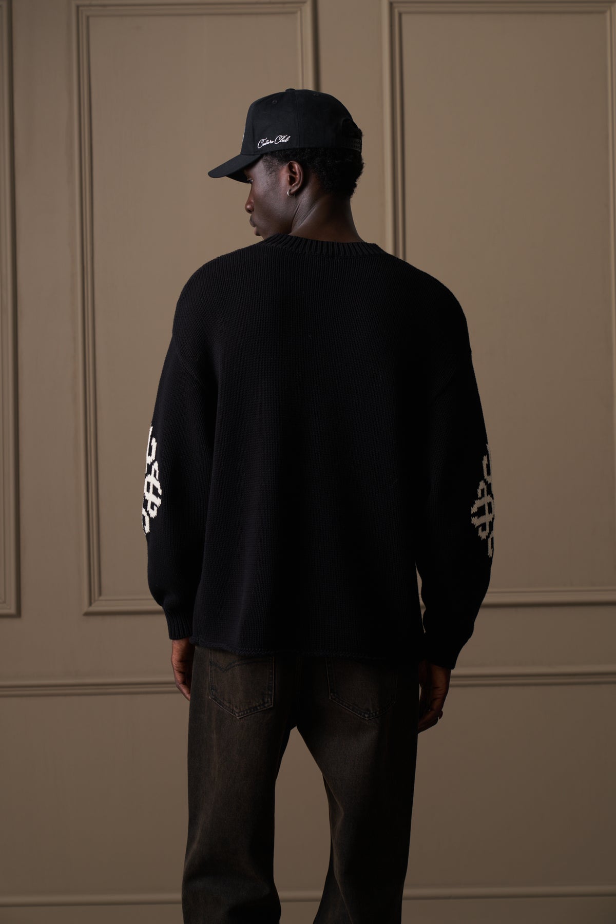 CHUNKY KNIT EMBLEM ELBOW JUMPER - BLACK