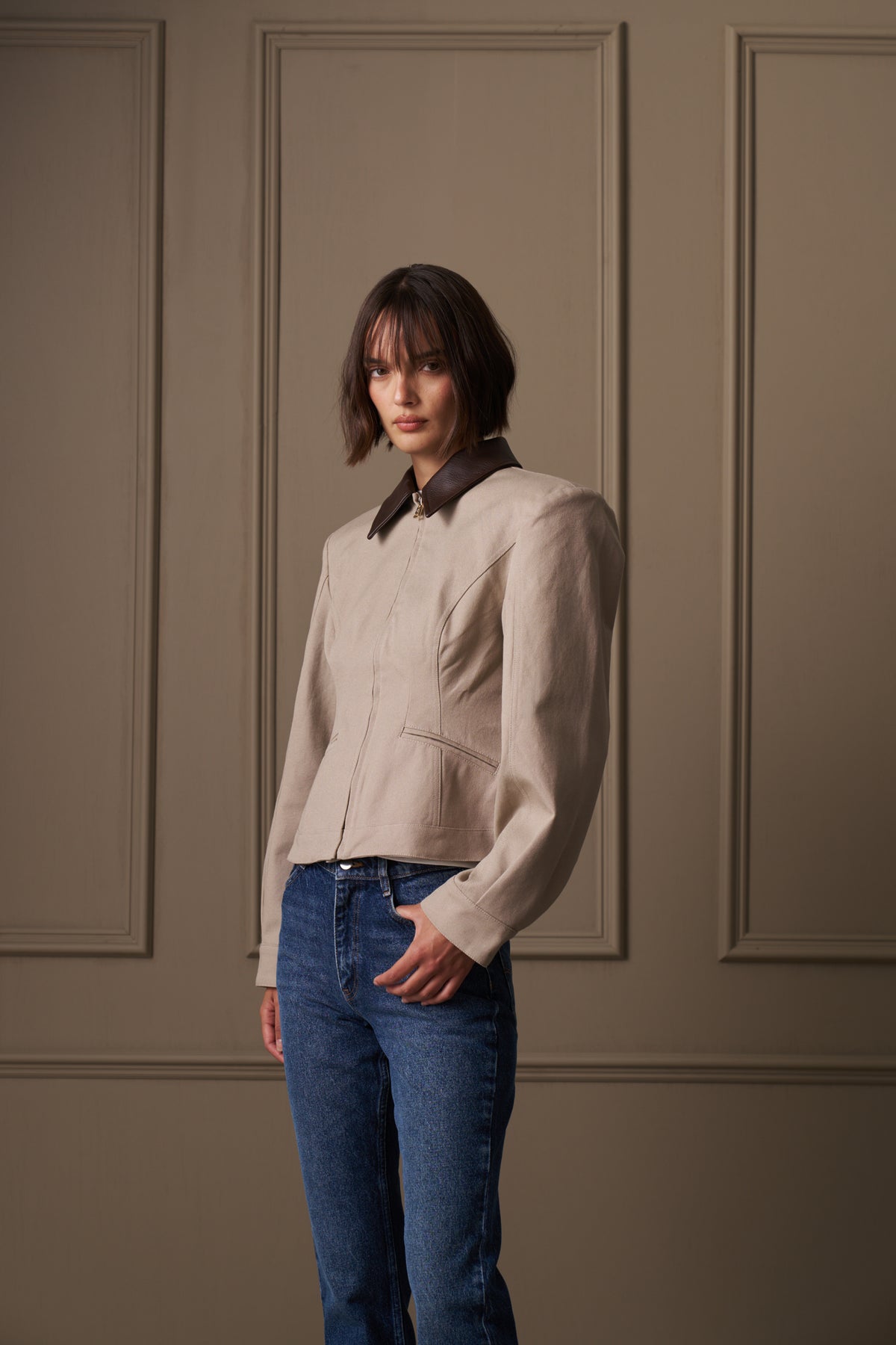 CONTRAST COLLAR CINCHED WAIST JACKET - BEIGE