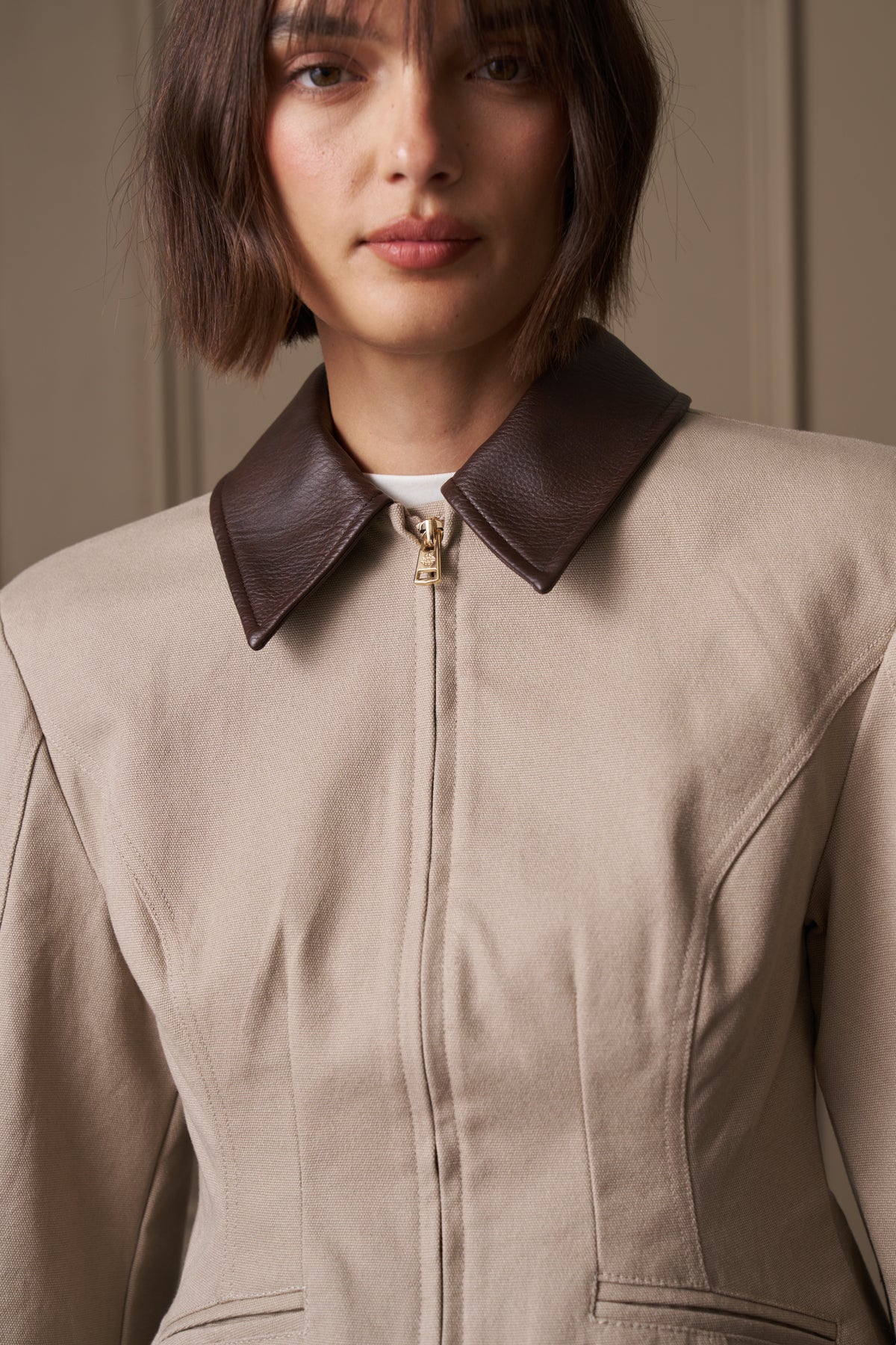 CONTRAST COLLAR CINCHED WAIST JACKET - BEIGE