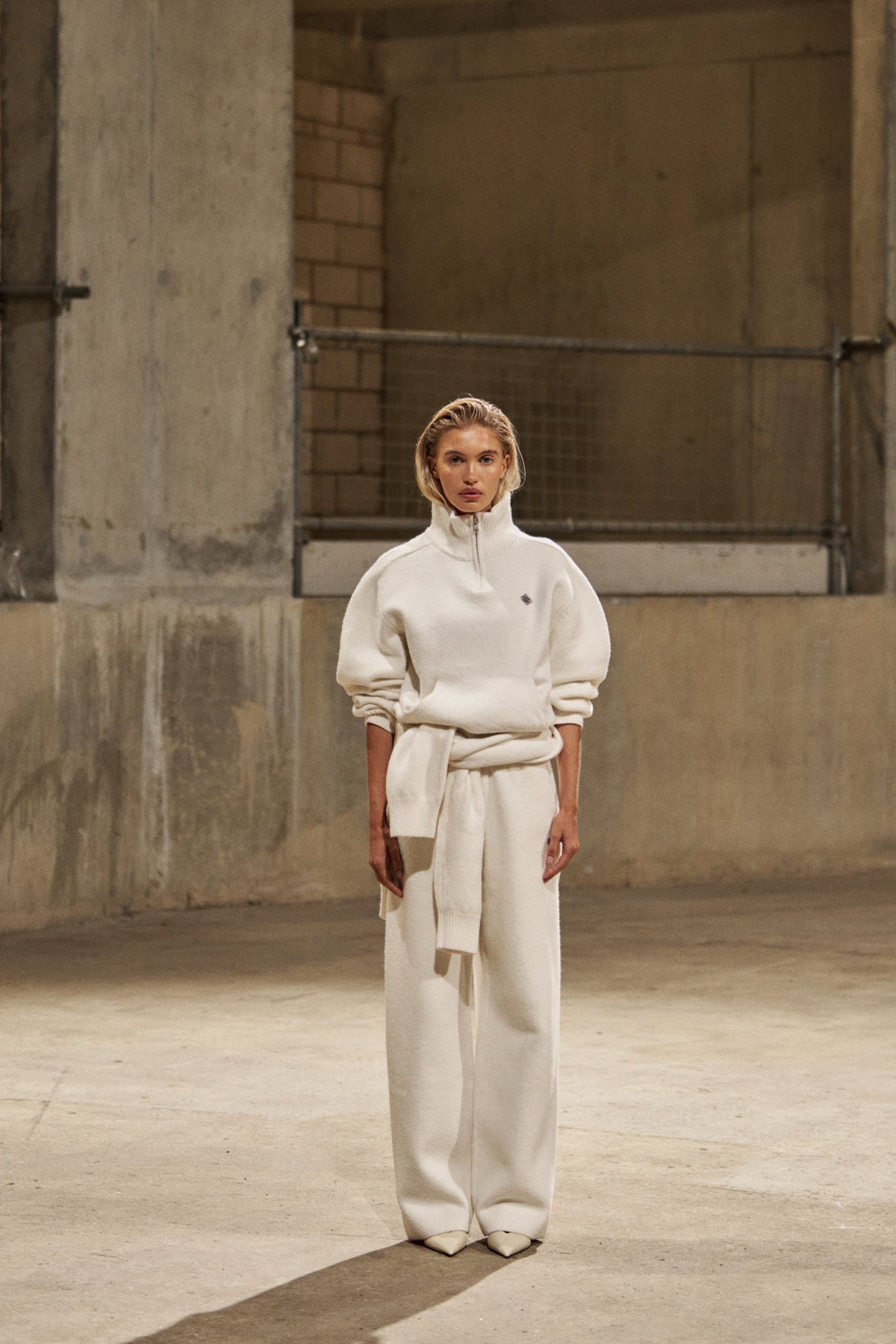 EMBLEM EMBROIDERED JOGGERS - OFF WHITE