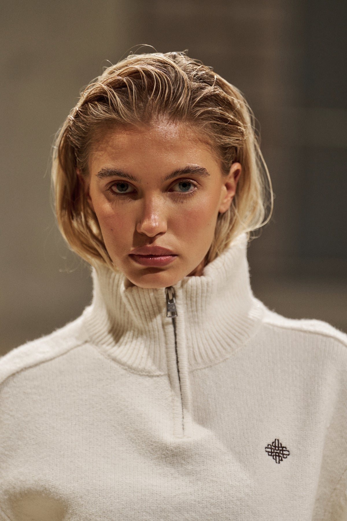 EMBLEM EMBROIDERED FUNNEL NECK - OFF WHITE