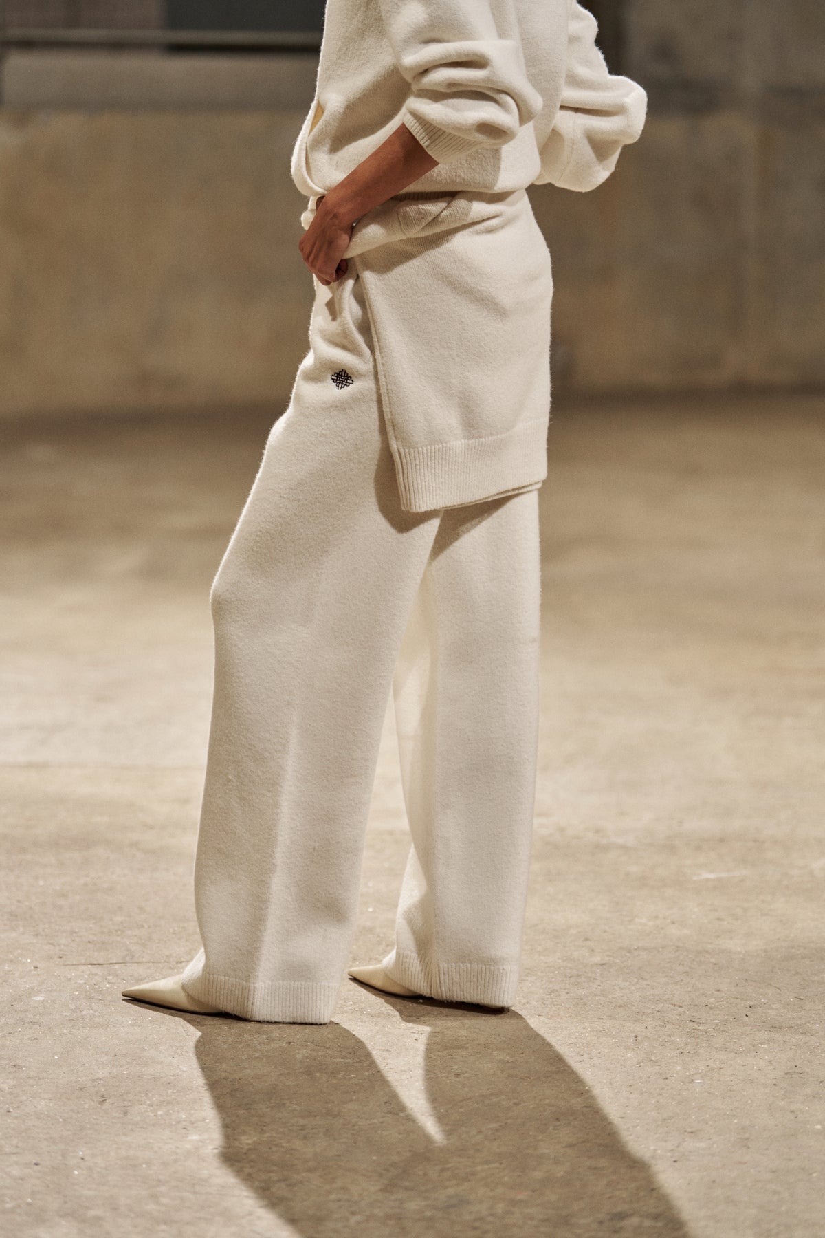 EMBLEM EMBROIDERED JOGGERS - OFF WHITE