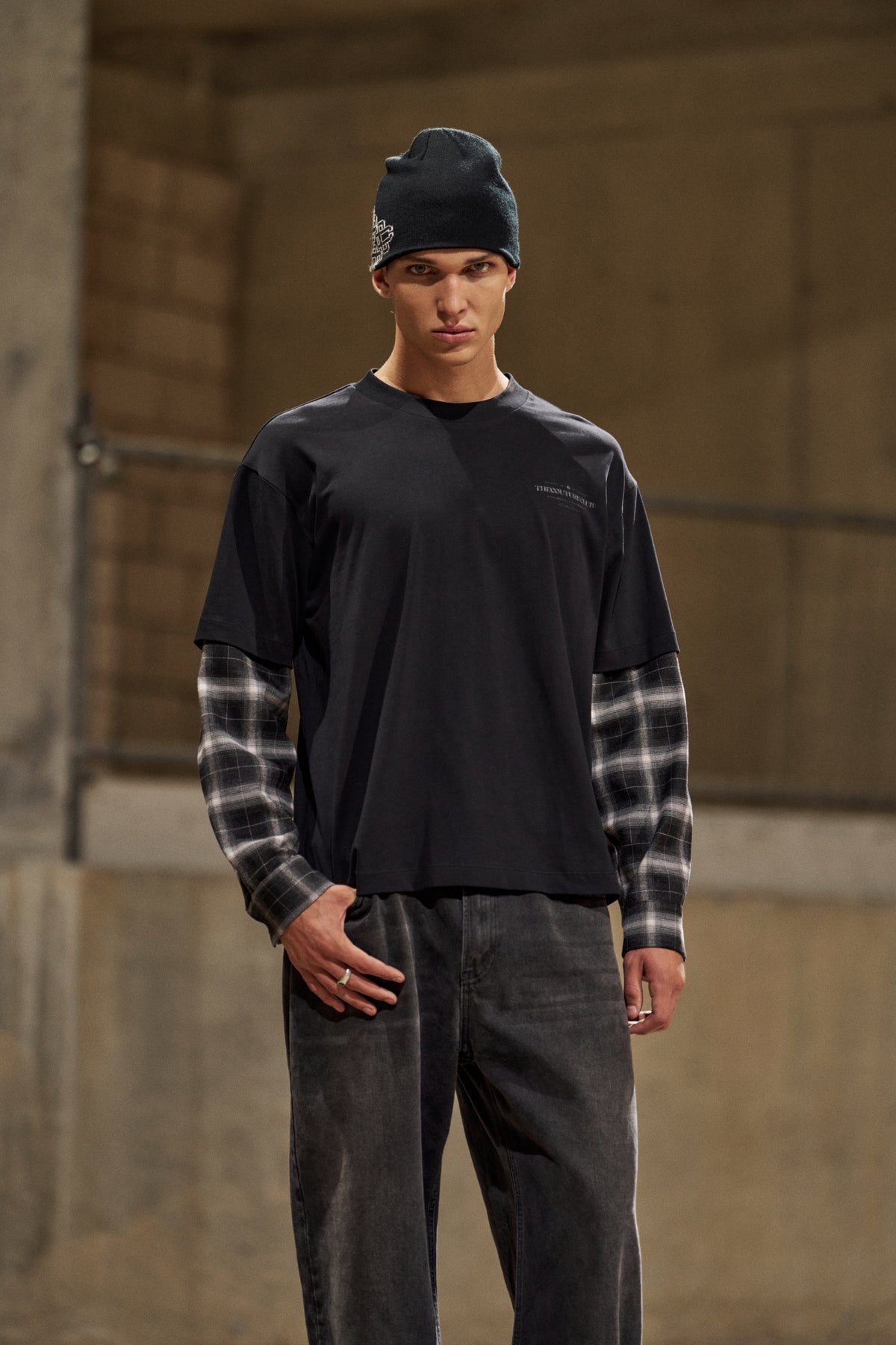 DOUBLE LAYER CHECKED LONG SLEEVE T-SHIRT - BLACK