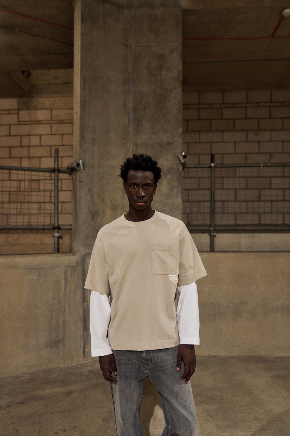 DOUBLE LAYER EMBLEM LONG SLEEVE T-SHIRT - BEIGE