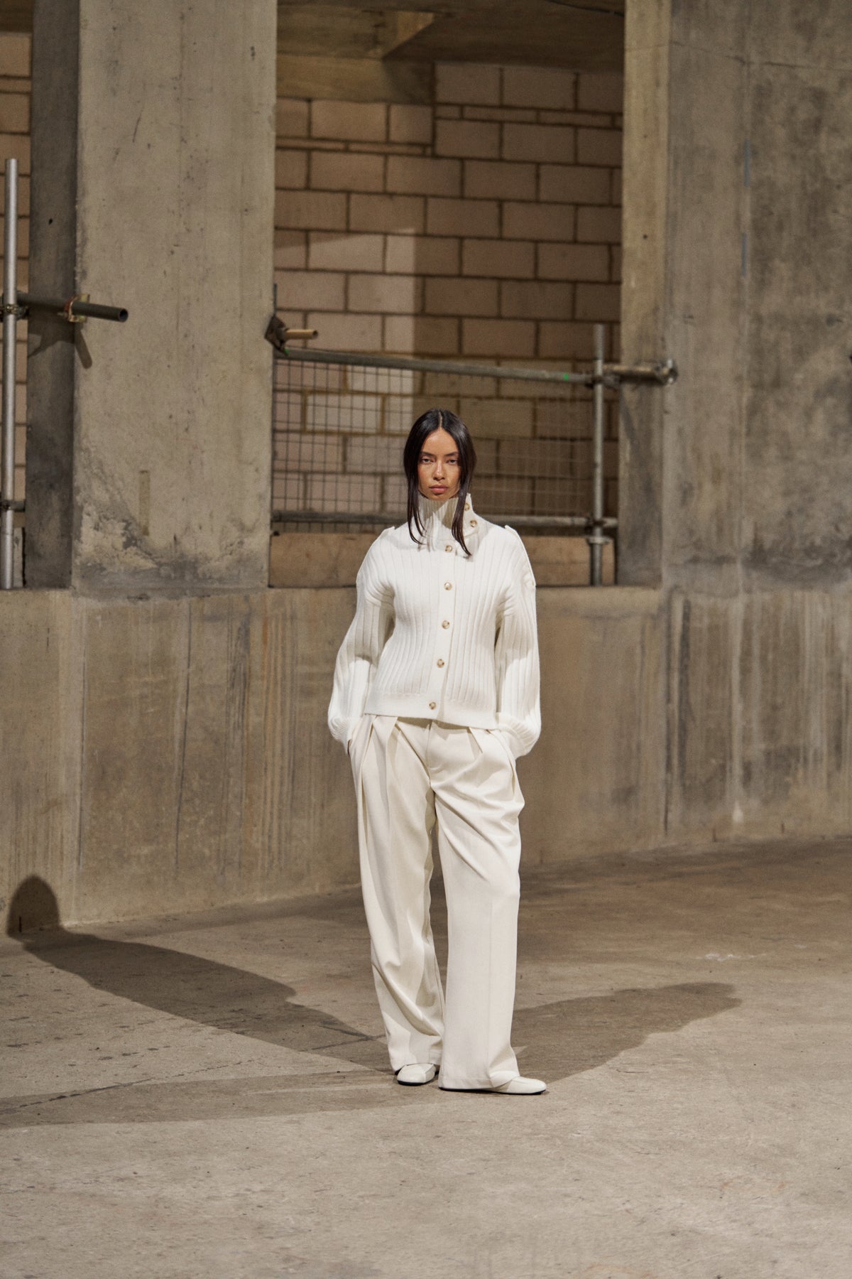 RIB KNIT FUNNEL NECK - OFF WHITE