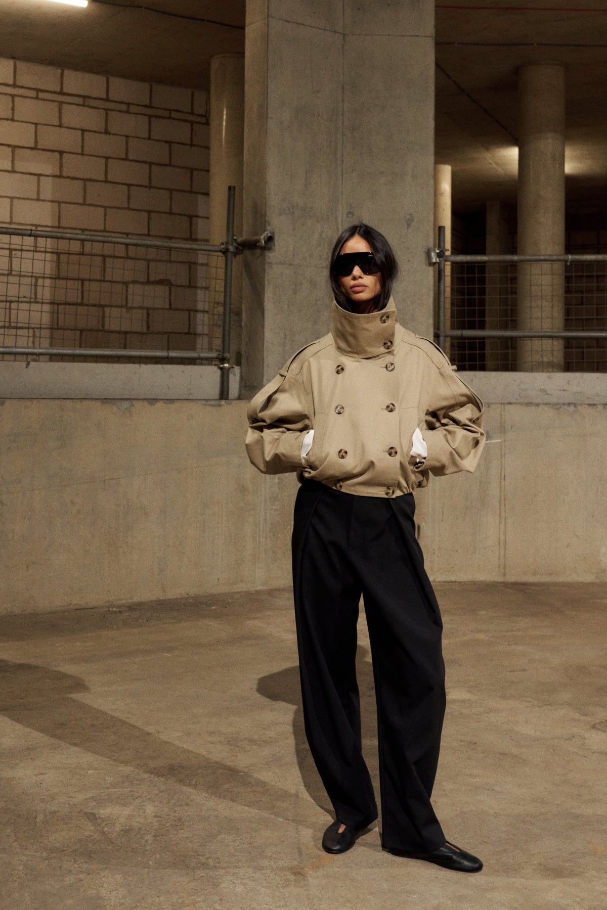 FUNNEL NECK BALLOON HEM SHORT TRENCH - BEIGE