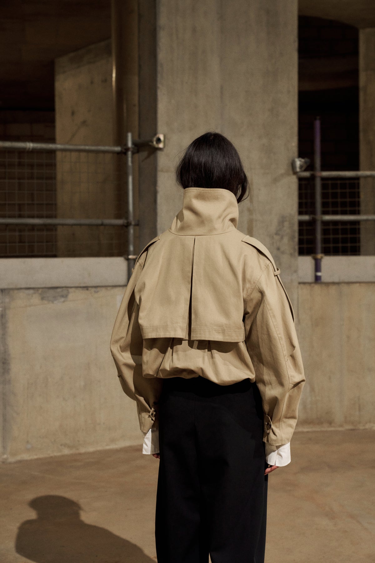 FUNNEL NECK BALLOON HEM SHORT TRENCH - BEIGE