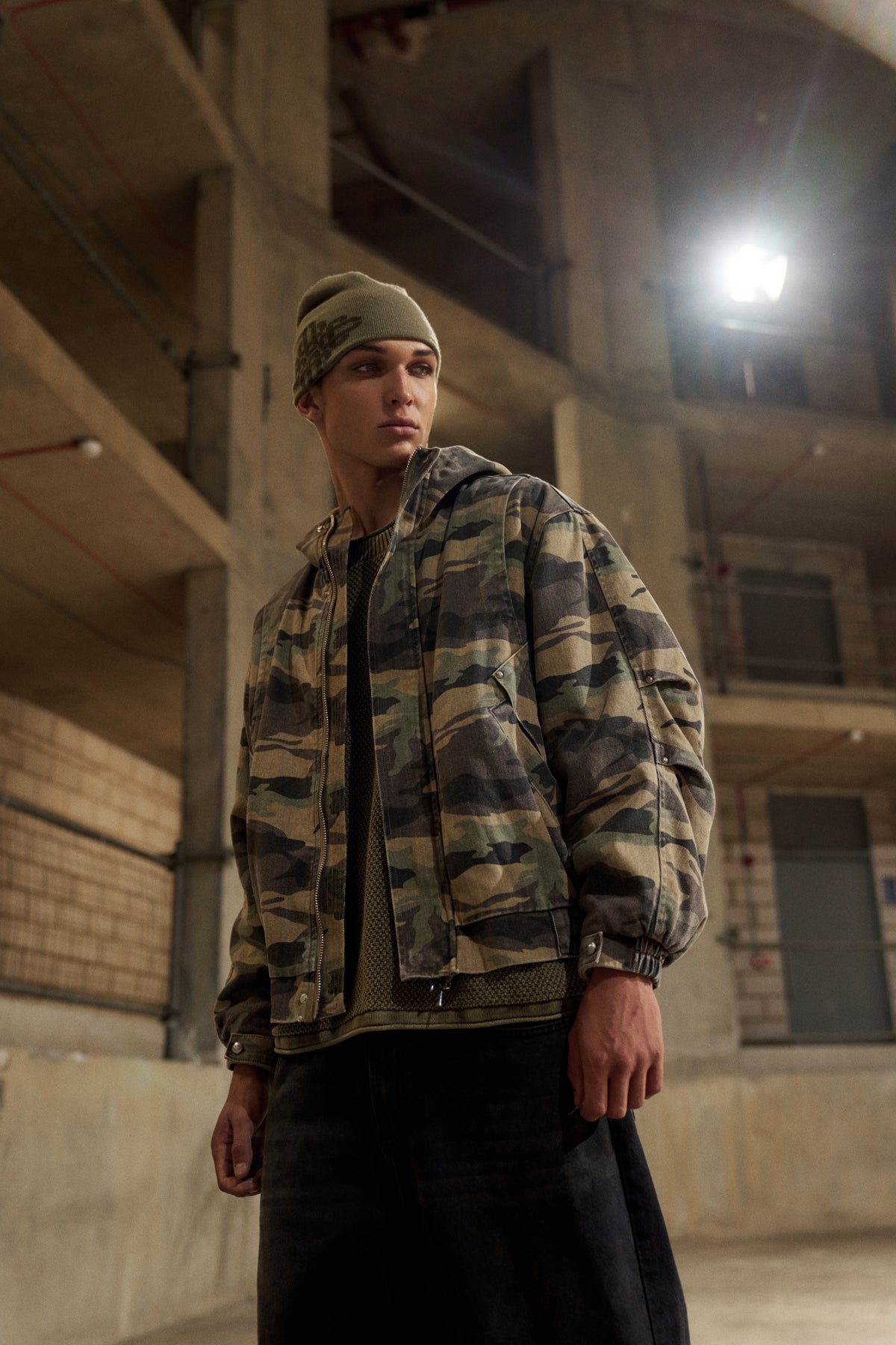 WASHED CAMO HOODED JACKET - KHAKI