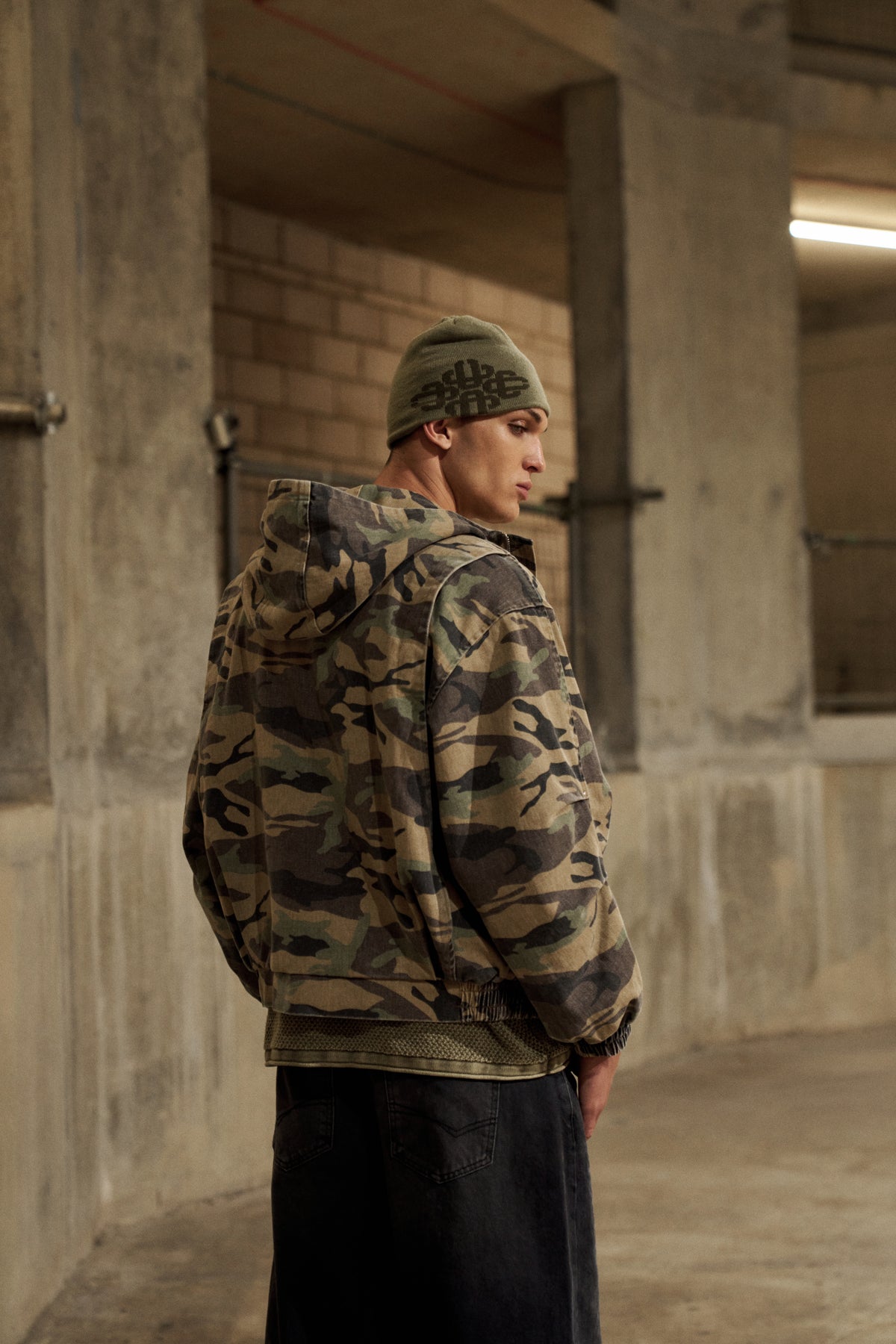 WASHED CAMO HOODED JACKET - KHAKI