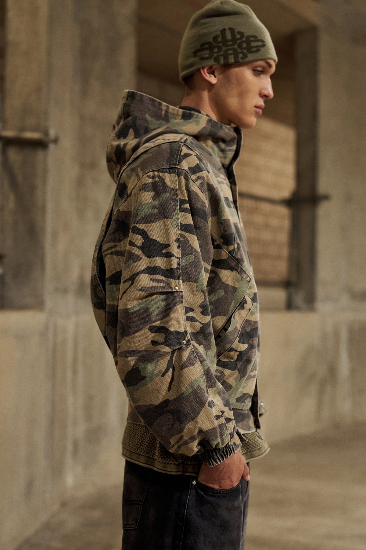 WASHED CAMO HOODED JACKET - KHAKI